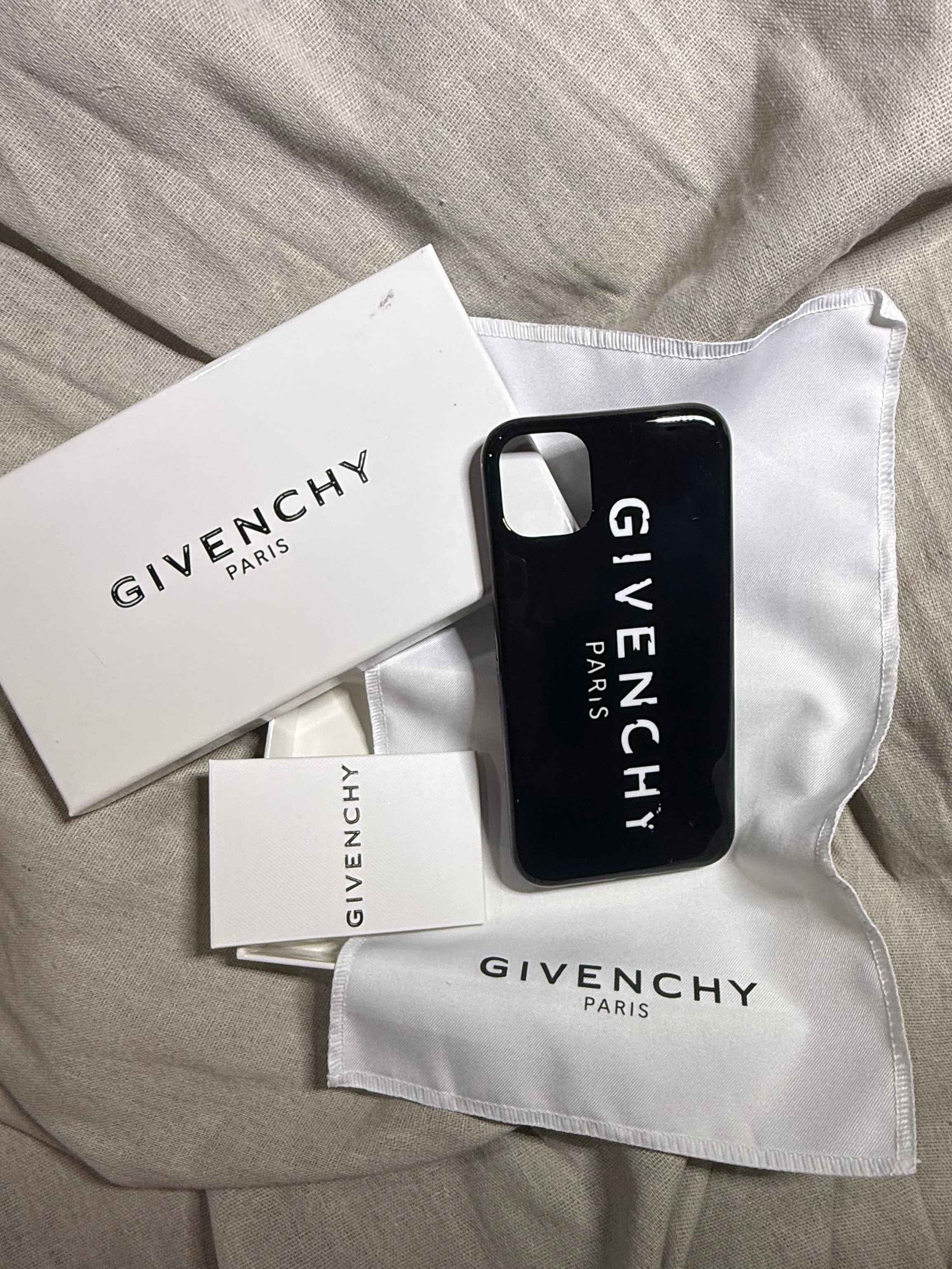 ✨ Coque Givenchy iPhone 11 ✨