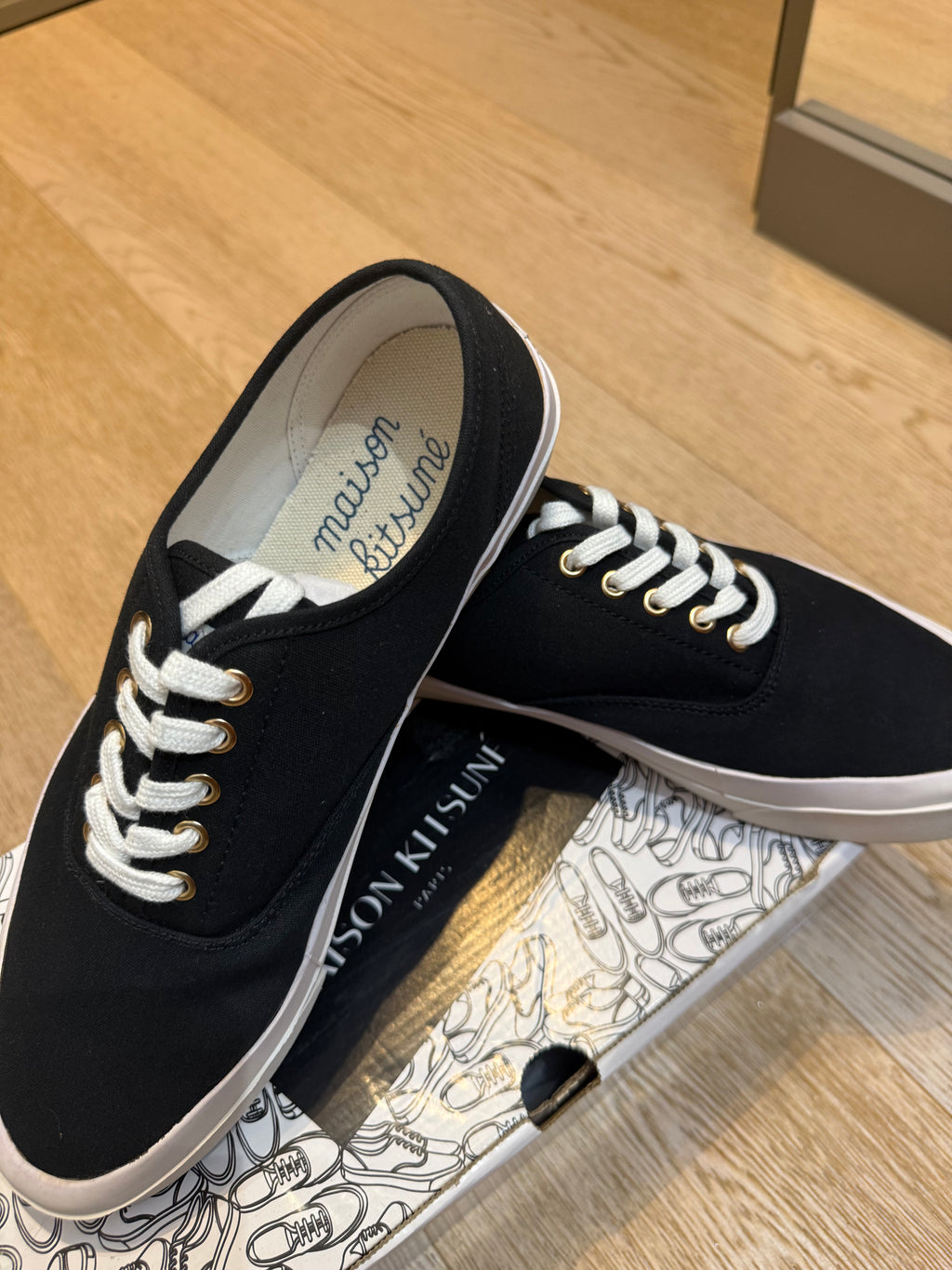 ✨ Neuves 190€ Maison Kitsuné tennis en toile T43 ✨