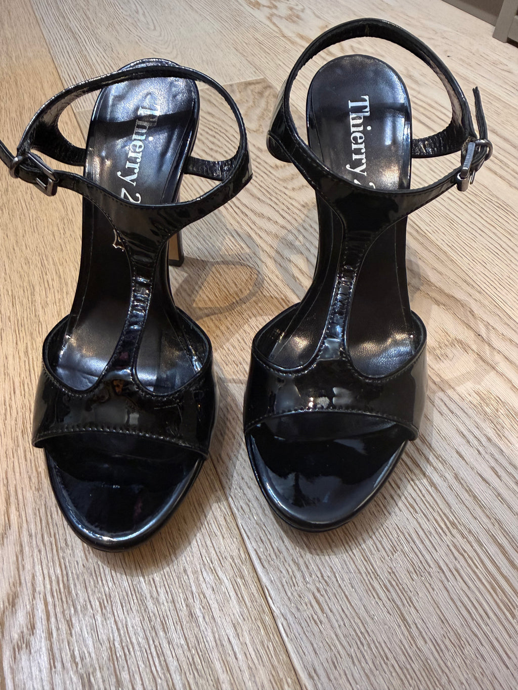 ✨ Thierry 21 - Sandales à bride en cuir vernis - T35 ✨