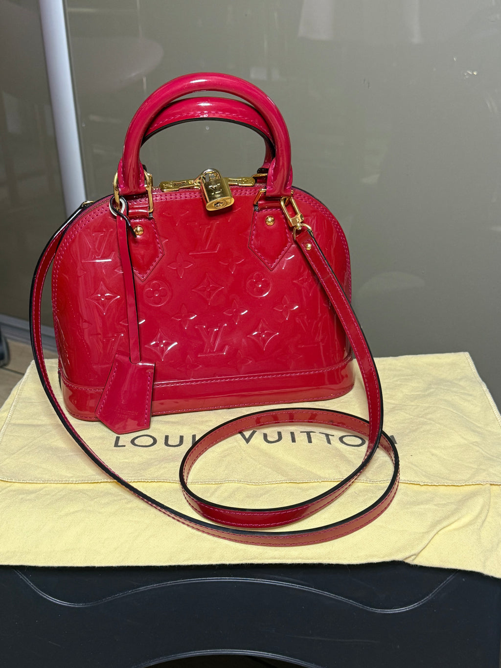 ✨ Sac Louis Vuitton Alma BB Monogram Vernis Rouge + Certificat ENTRUPY ✨