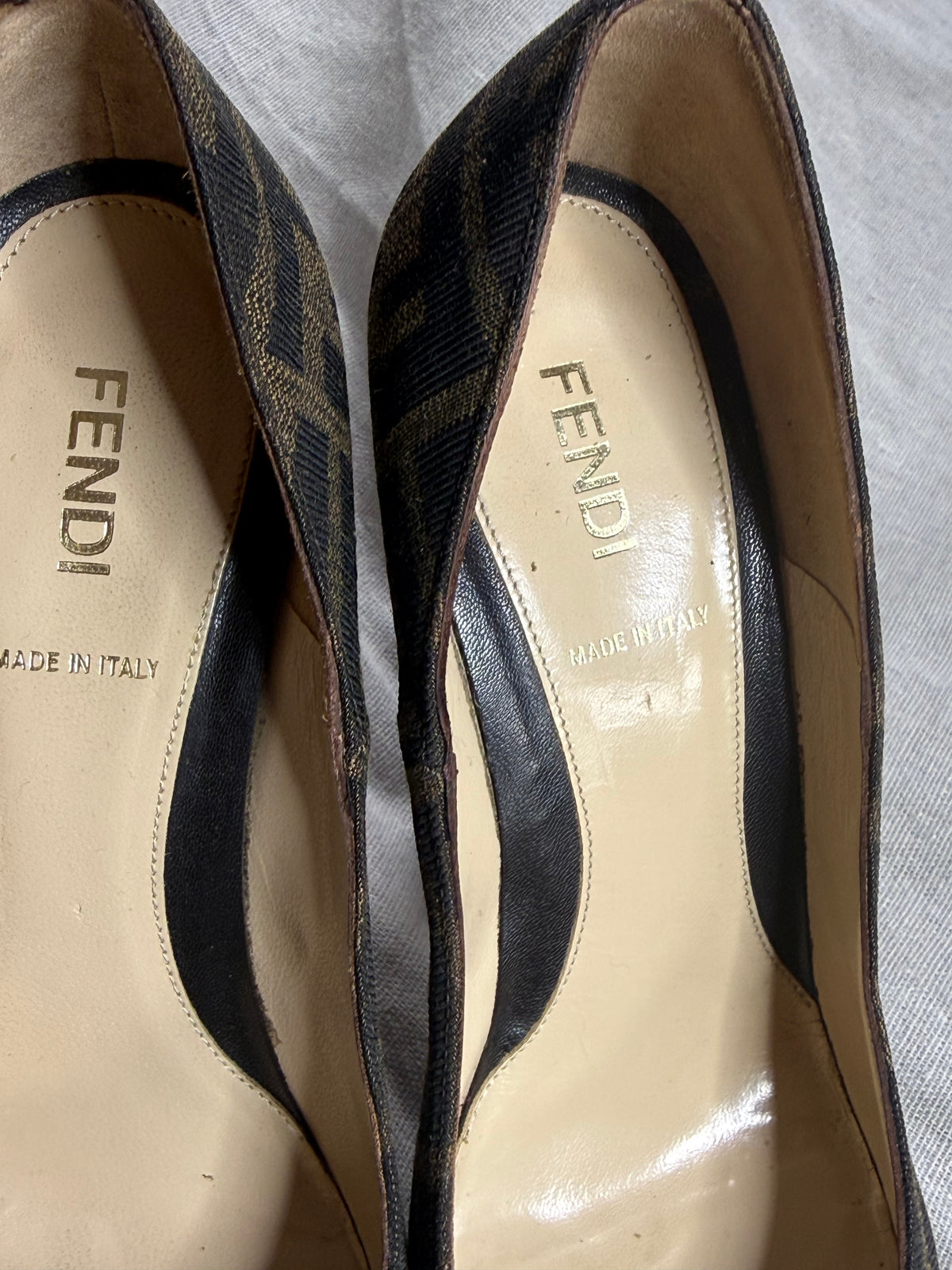 ✨ Fendi Escarpins logomania T.37-37,5 ✨