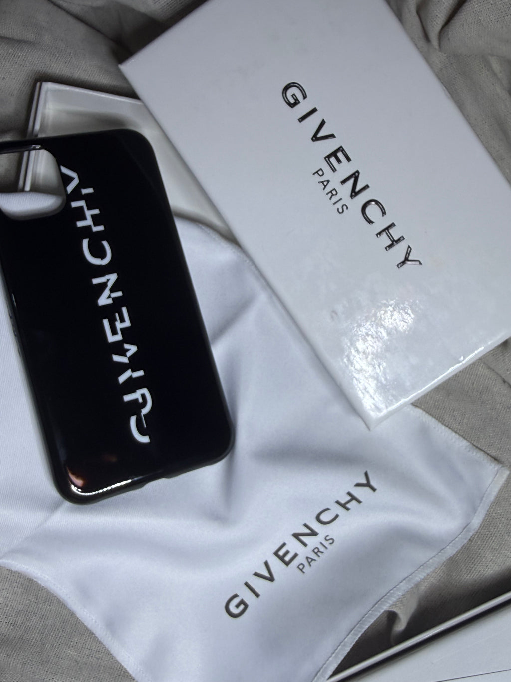 ✨ Neuve 220€ Coque iPhone 11 Givenchy Full Set ✨