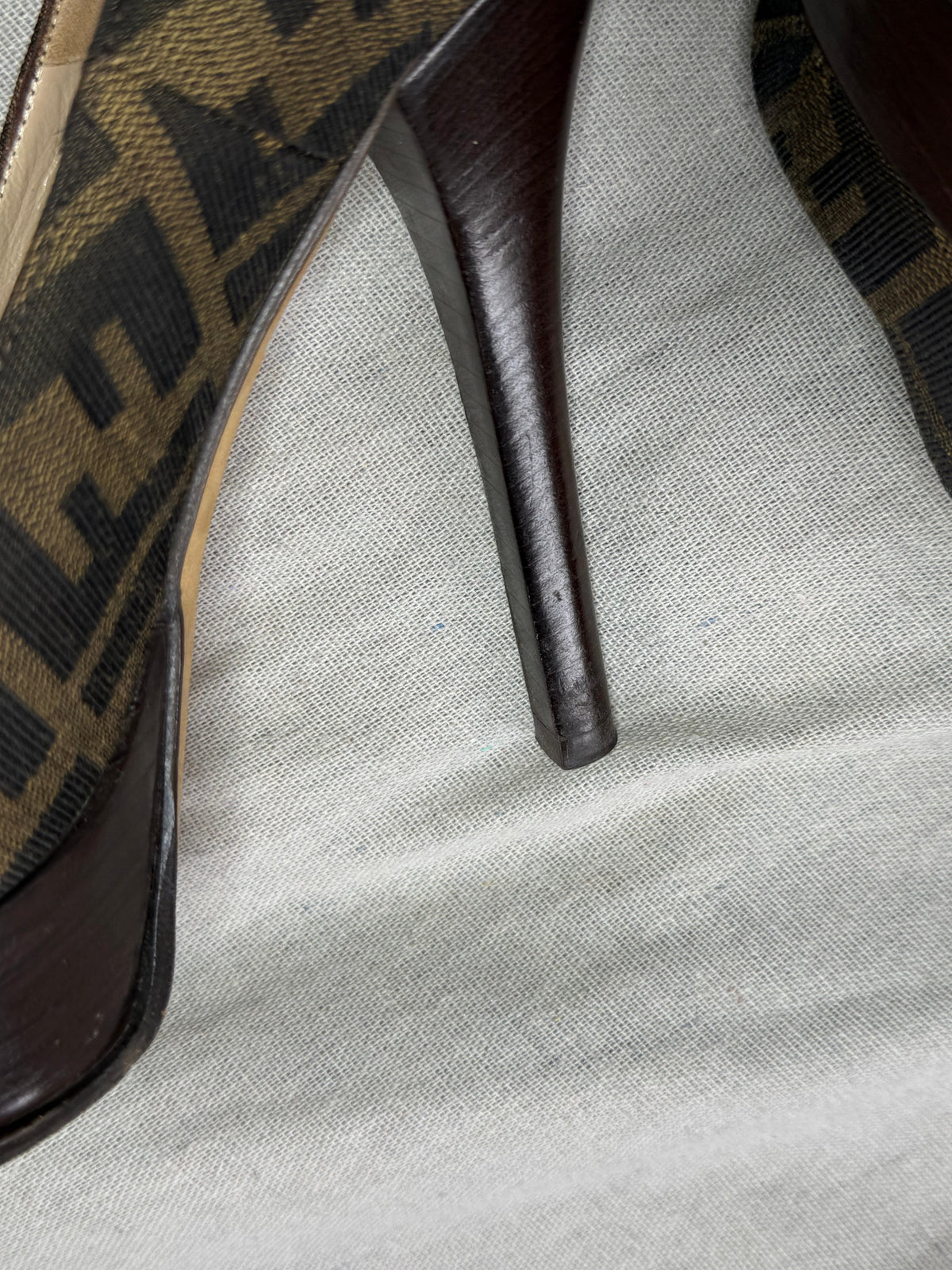 ✨ Fendi Escarpins logomania T.37-37,5 ✨