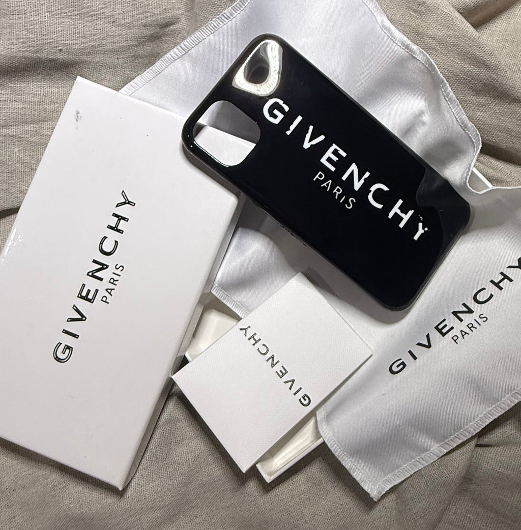 ✨ Coque Givenchy iPhone 11 ✨