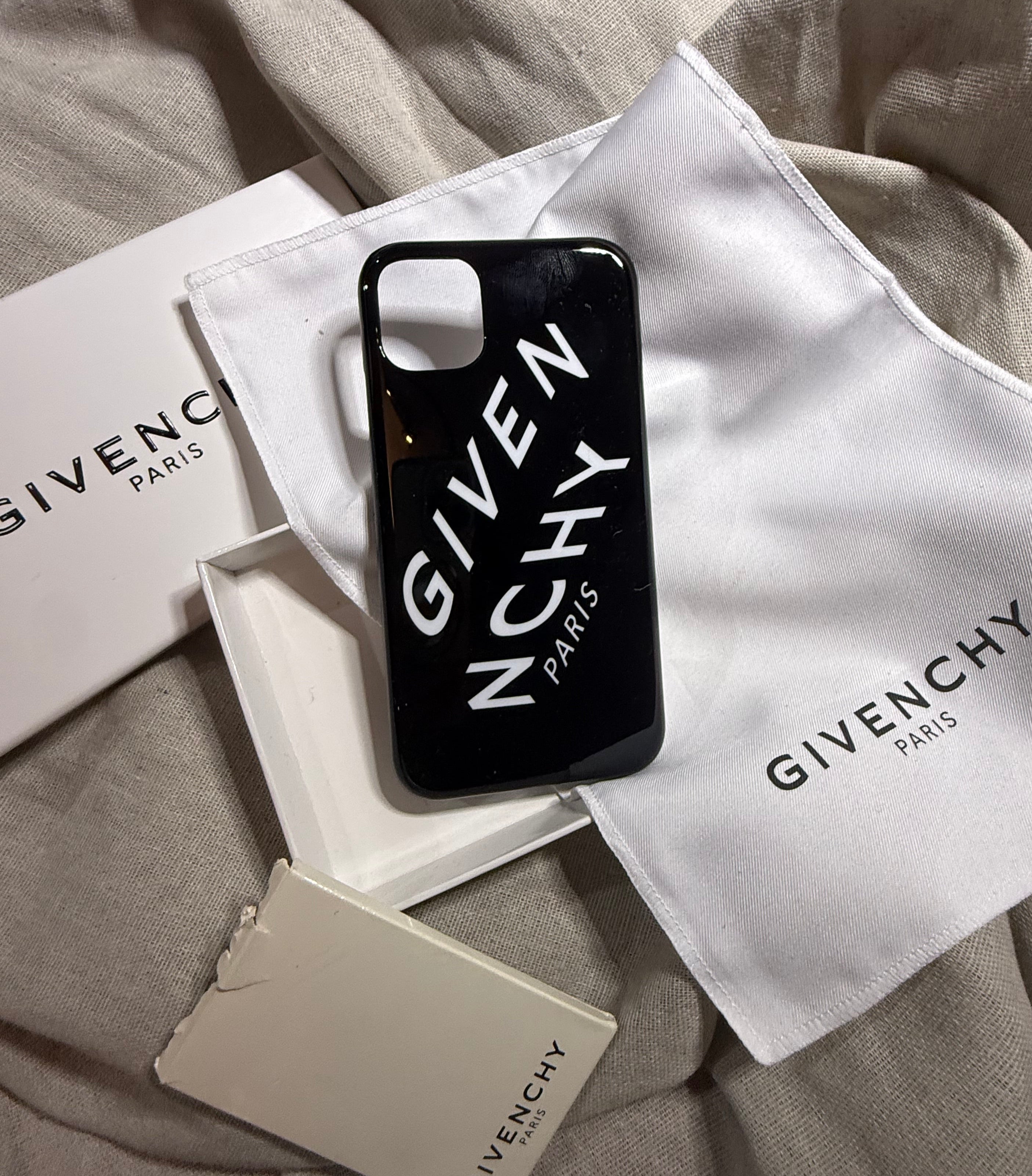 ✨ Neuve 220€ coque Givenchy iPhone 11 full set ✨