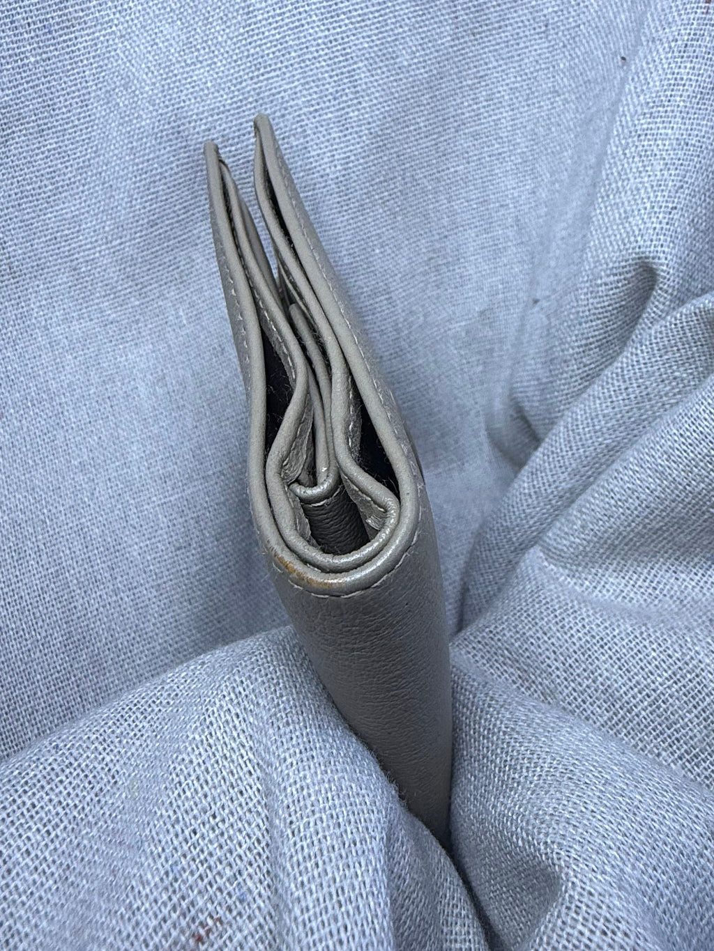 ✨ Christian Dior - Petit Portefeuille Grège en cuir - Mixte ✨