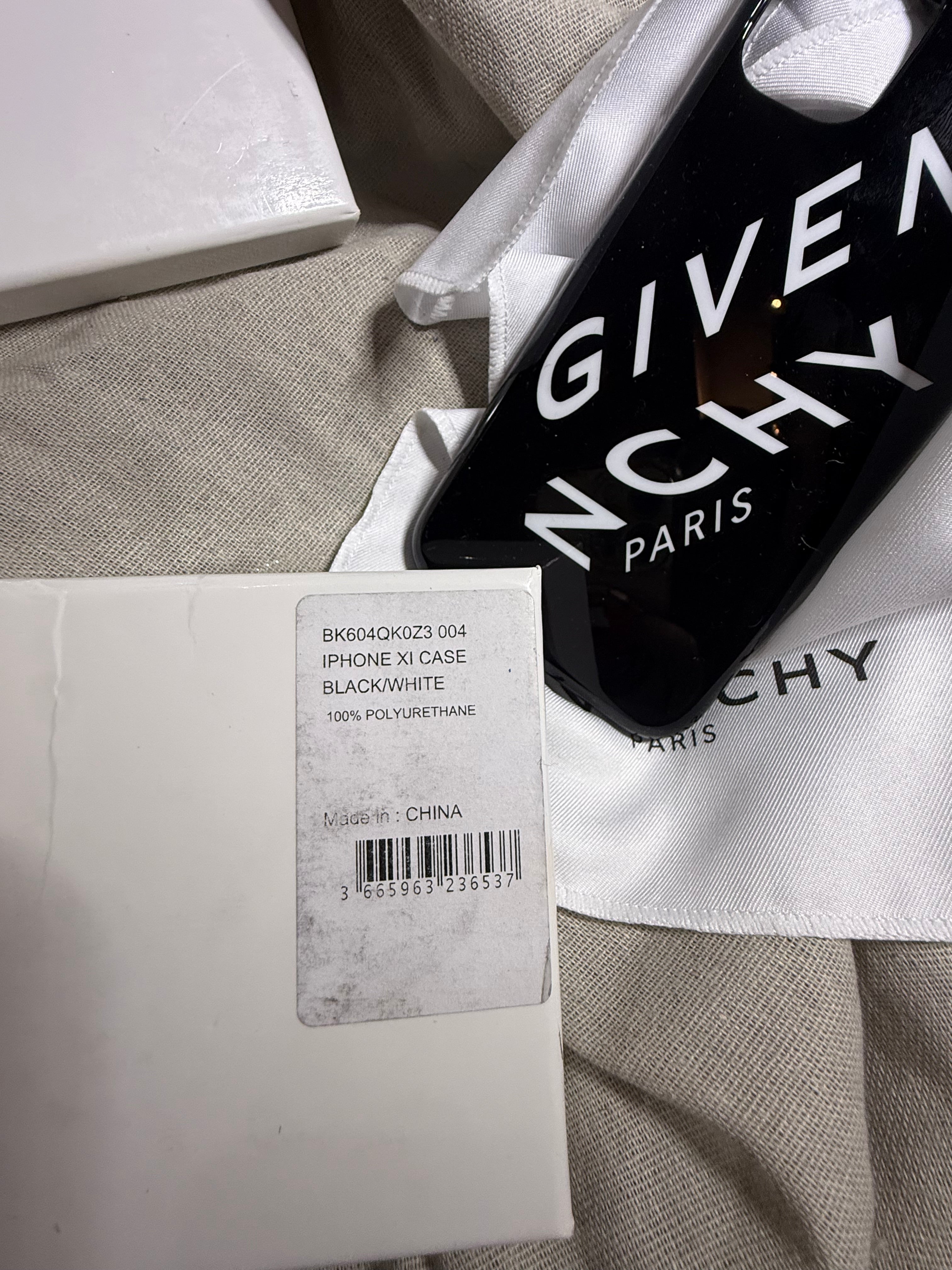 ✨ Neuve 220€ coque Givenchy iPhone 11 full set ✨