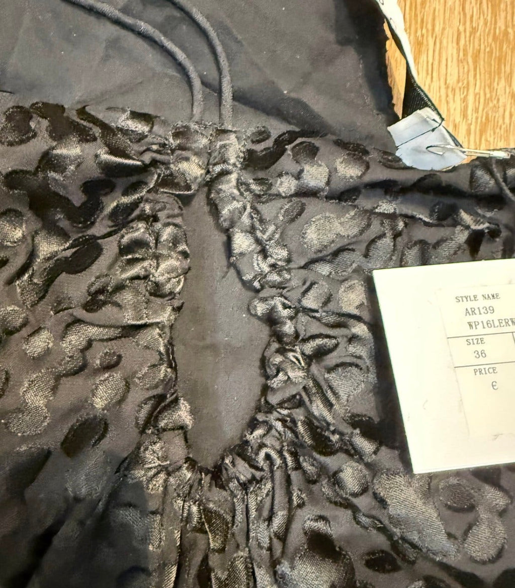 ✨ Neuf 235€ - Iro - Top asymétrique noir - T36 ✨