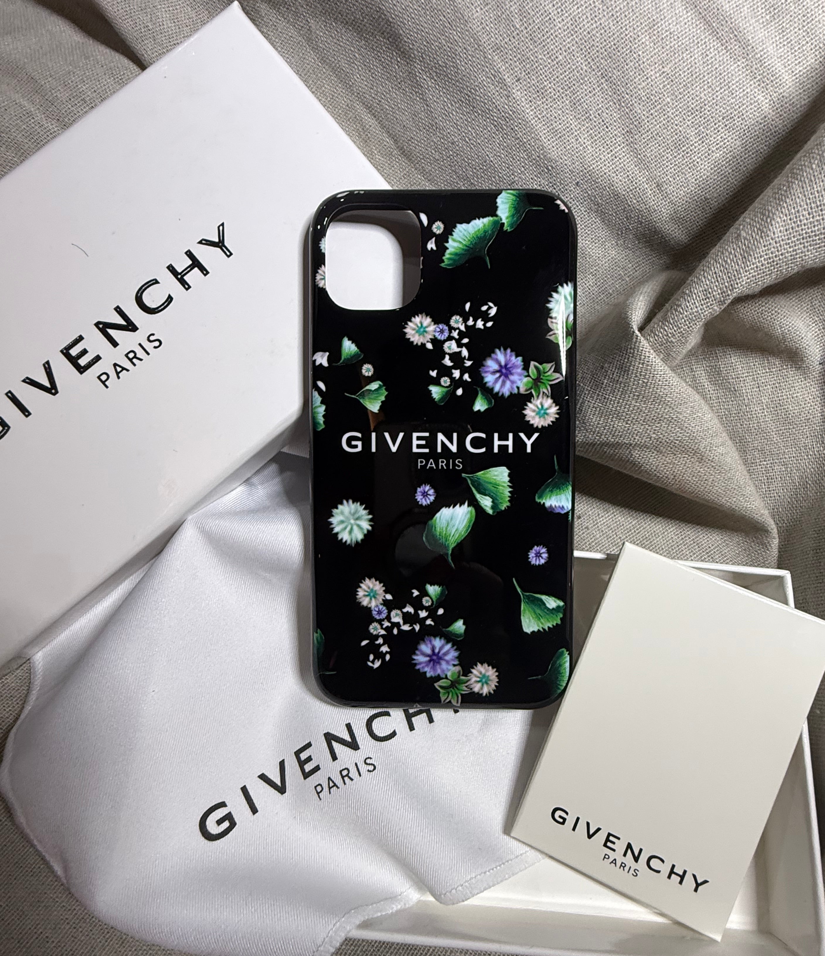 ✨ Neuve 230€ coque Givenchy florale iPhone 11 full set ✨