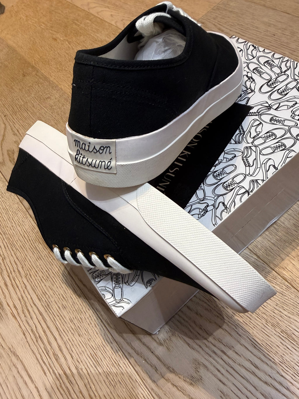 ✨ Neuves 190€ Maison Kitsuné tennis en toile T43 ✨
