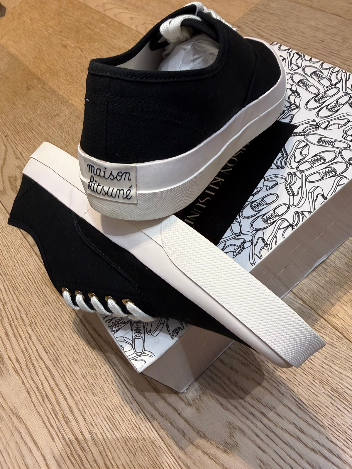 ✨ Neuves 190€ Maison Kitsuné tennis en toile T43 ✨