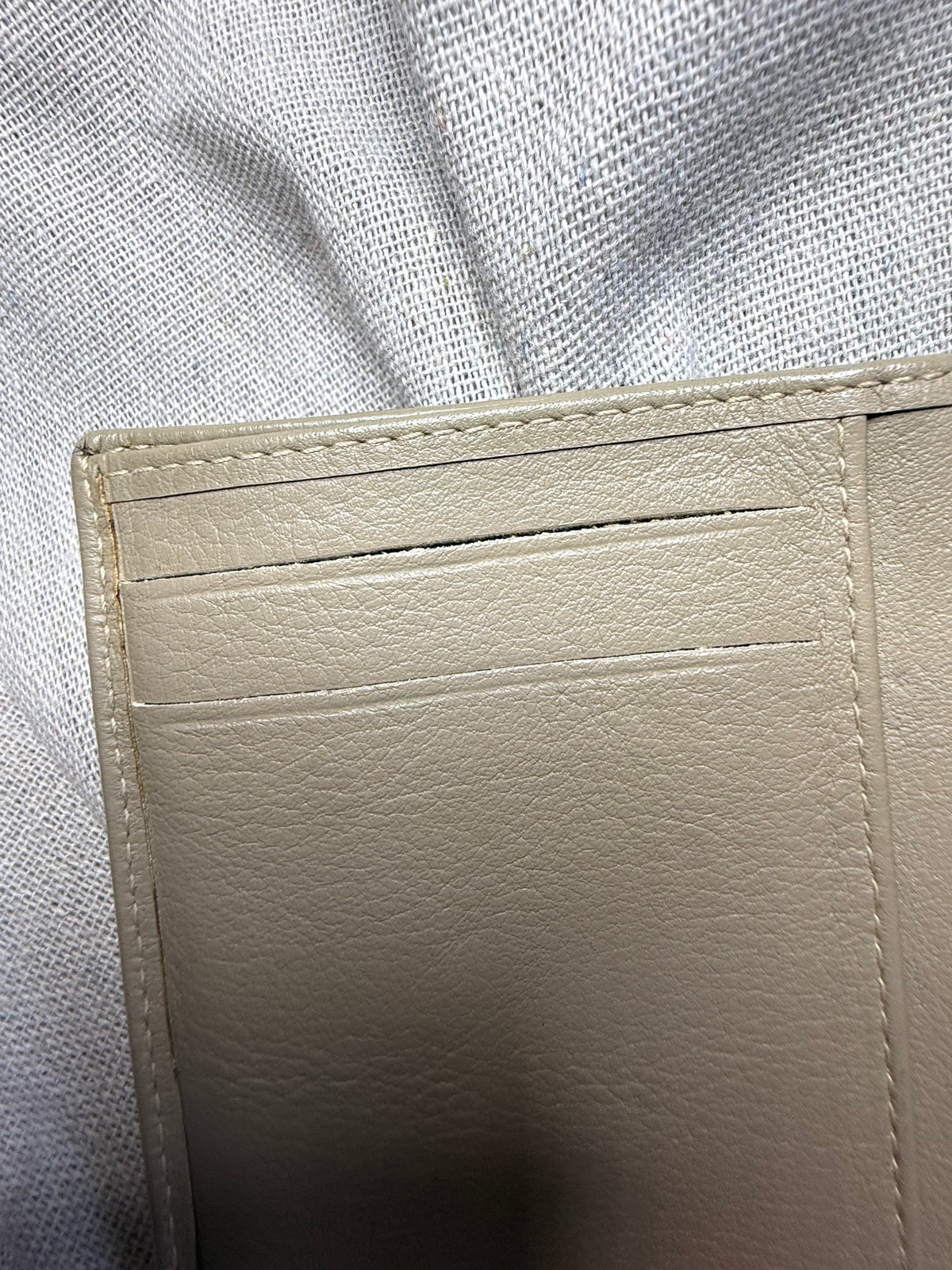 ✨ Christian Dior - Petit Portefeuille Grège en cuir - Mixte ✨