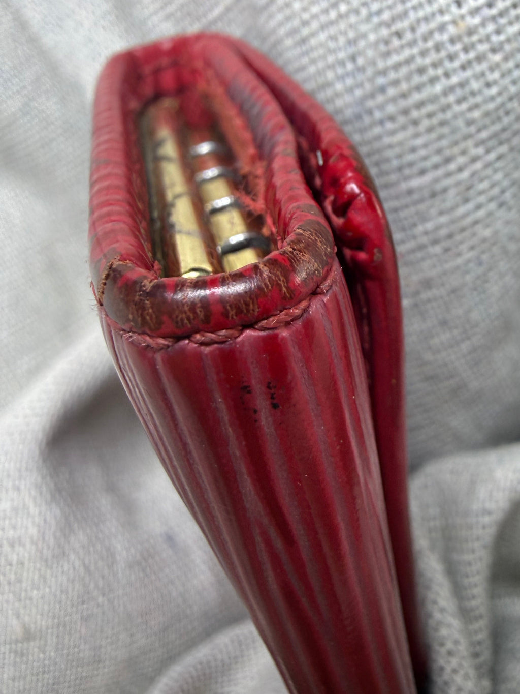 ✨ Louis Vuitton - Porte clés cuir épi rouge ✨
