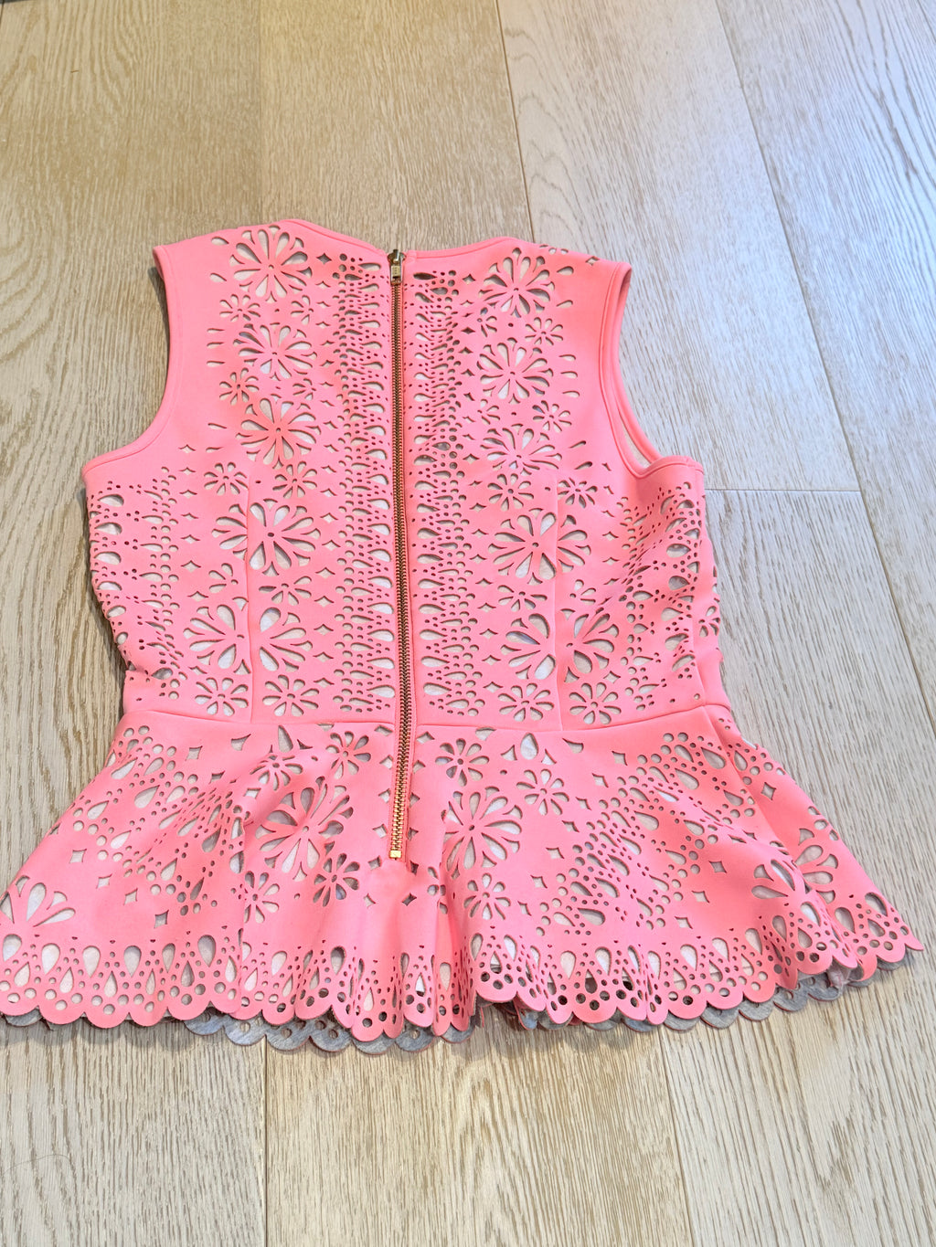 🌸 MANOUSH T36 – Top Peplum Corail Fluo Néoprène Découpé Laser