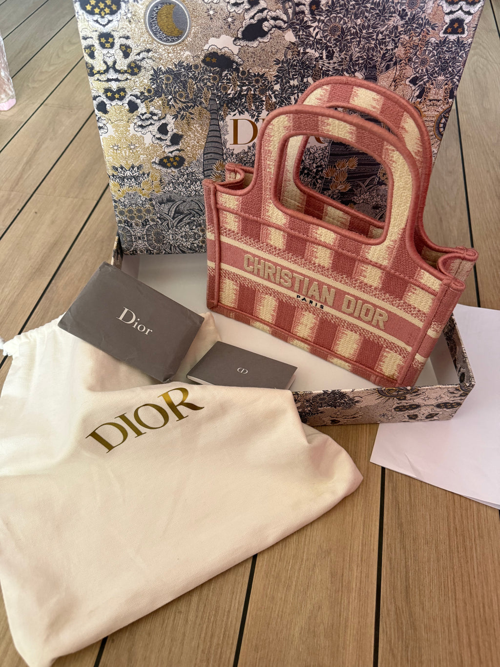 ✨Neuf 2400€ Christian Dior mini Tote édition Limitée full set ✨