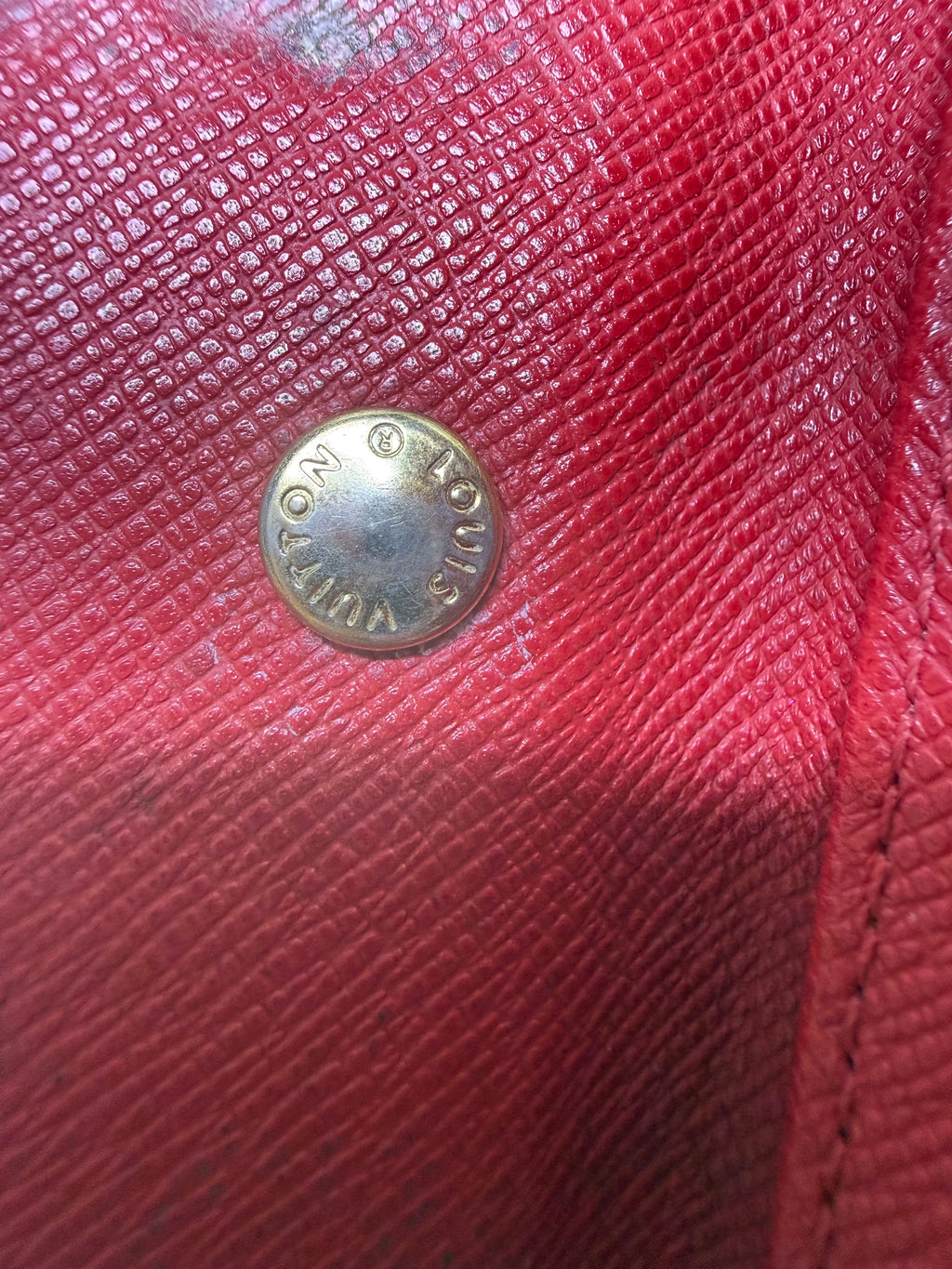 ✨ Louis Vuitton - Porte clés cuir épi rouge ✨
