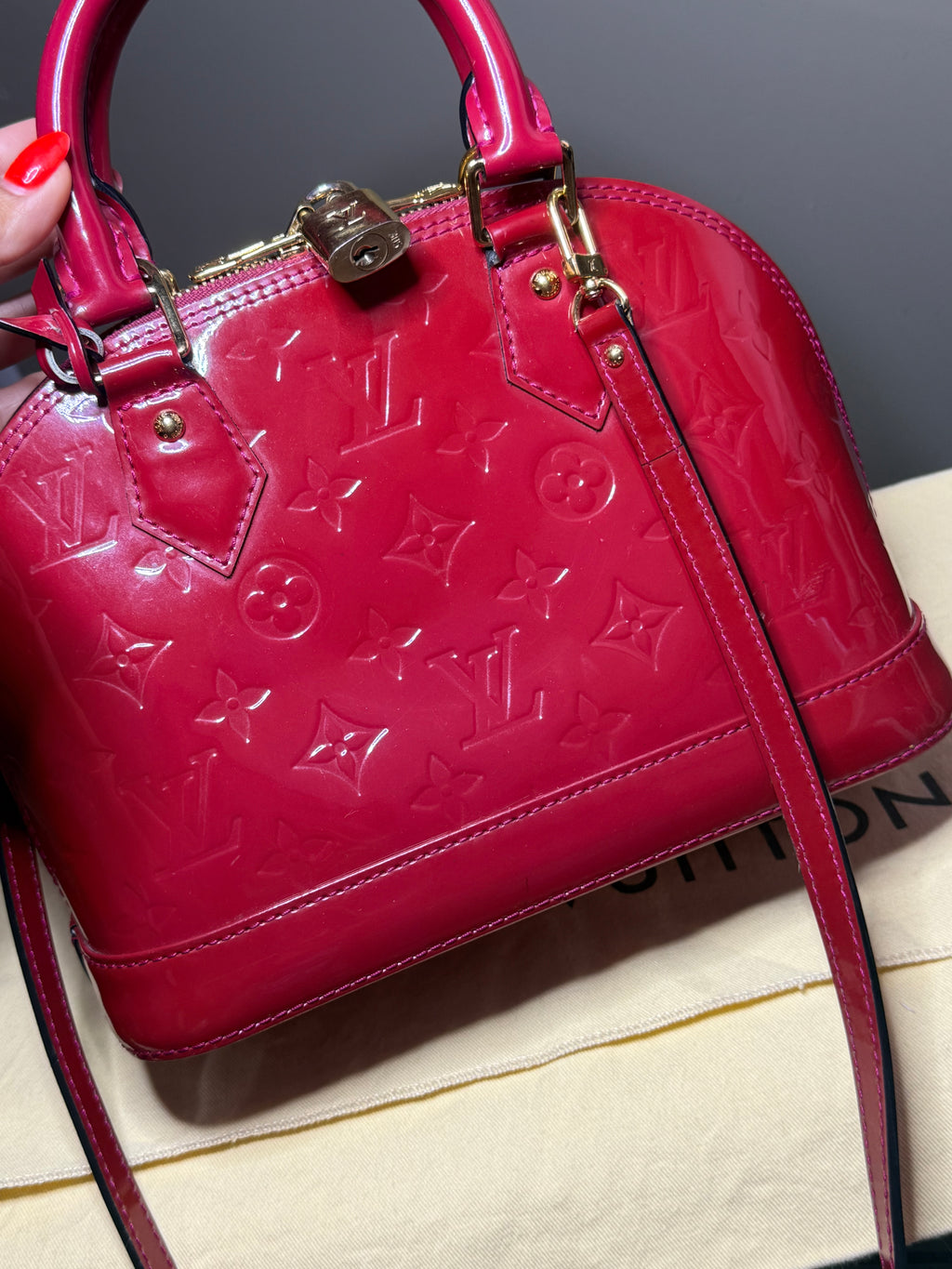 ✨ Sac Louis Vuitton Alma BB Monogram Vernis Rouge + Certificat ENTRUPY ✨
