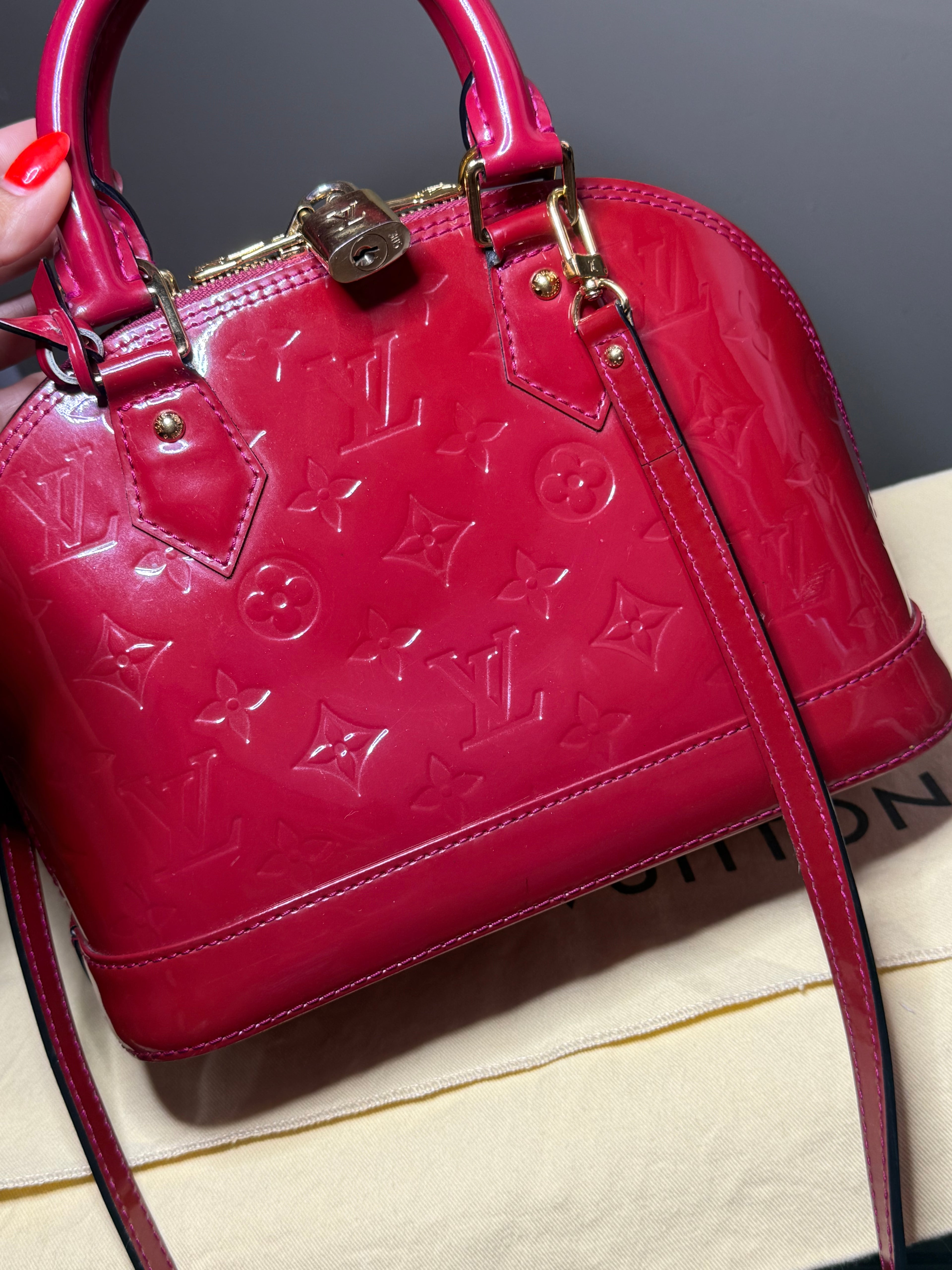 ✨ Sac Louis Vuitton Alma BB Monogram Vernis Rouge + Certificat ENTRUPY ✨