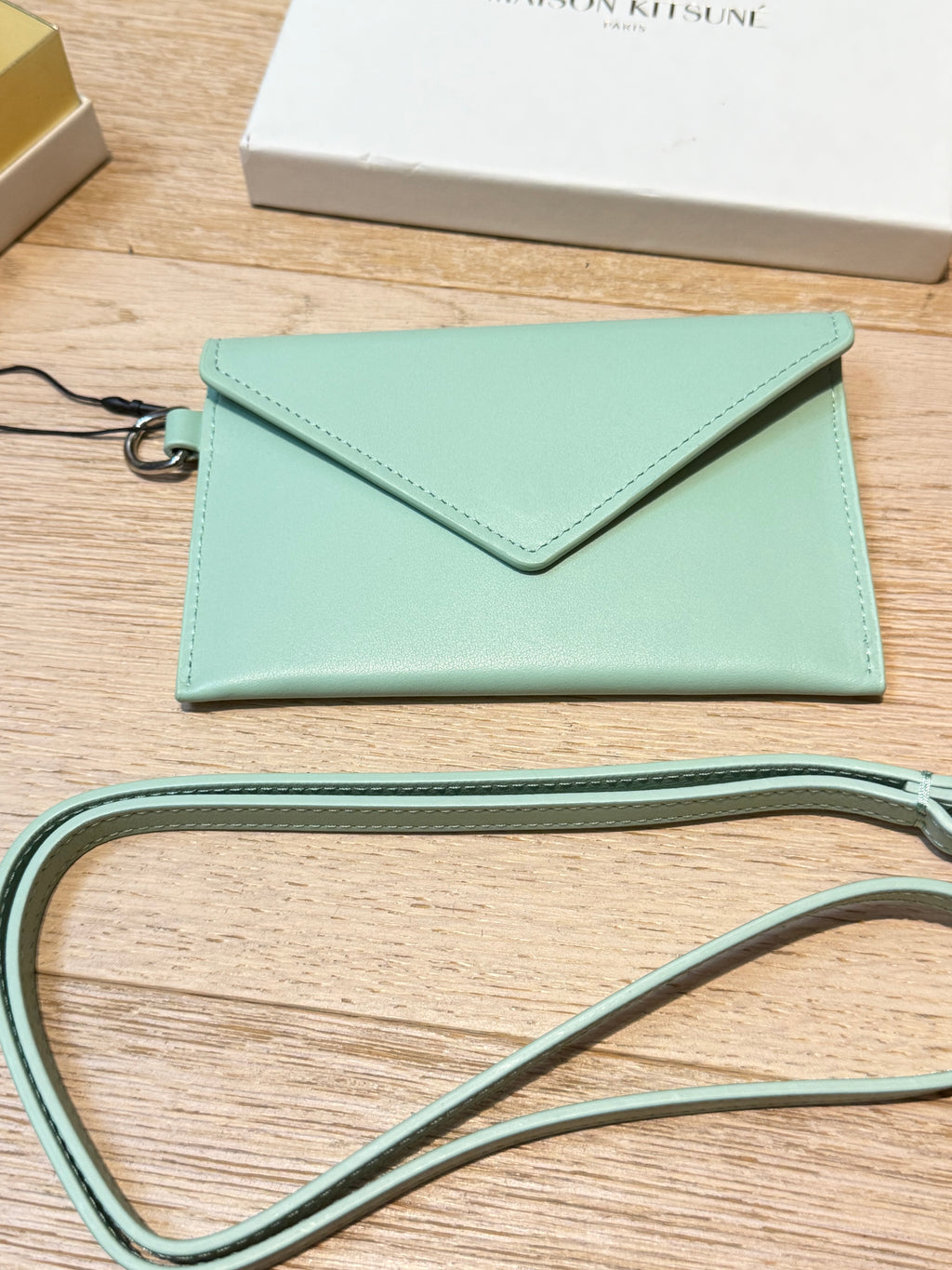 ✨Neuve 240€ Maison Kitsuné pochette cuir full set ✨