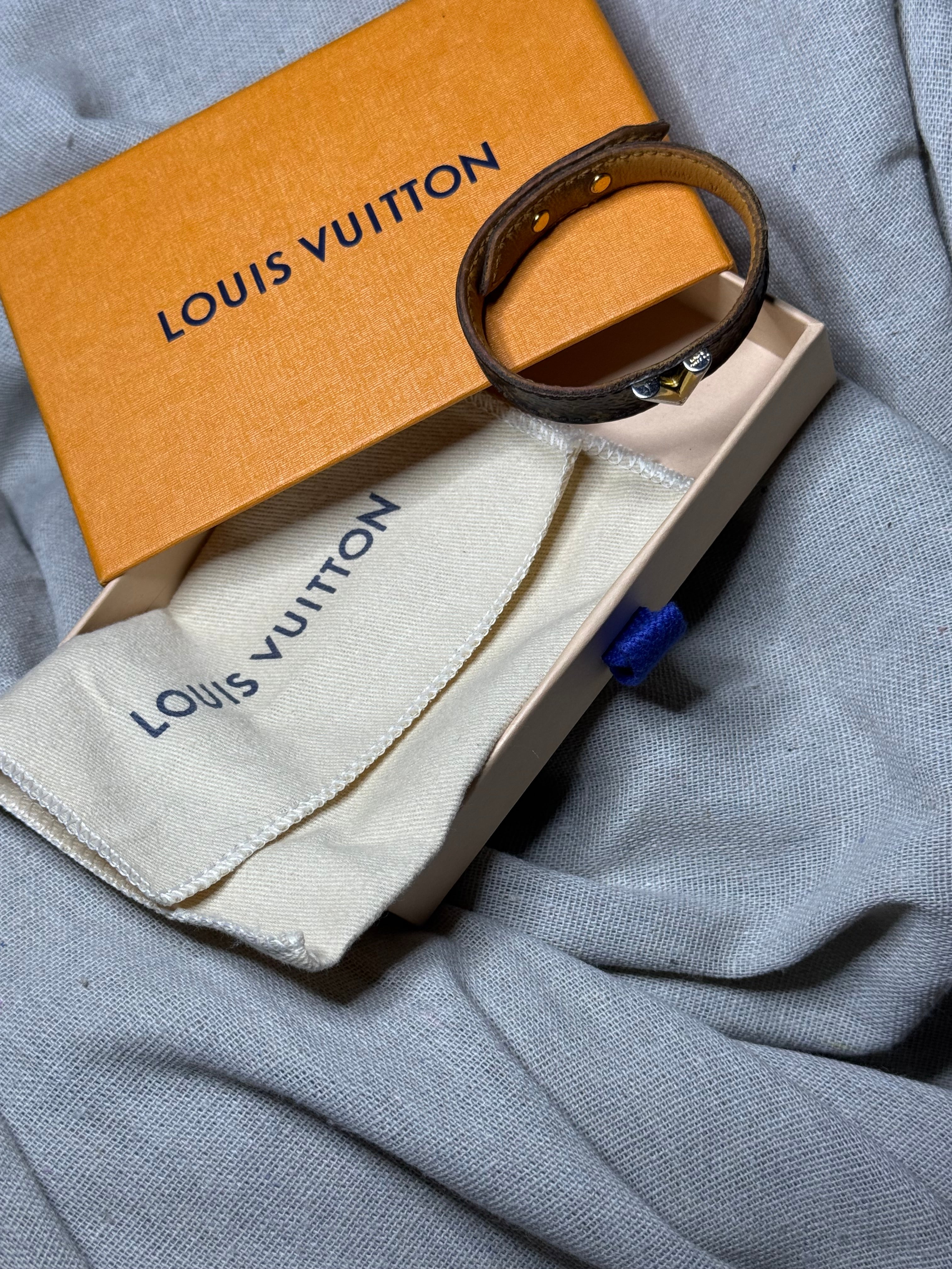 ✨ Iconique Bracelet Louis Vuitton « Essential V » — Full Set ✨