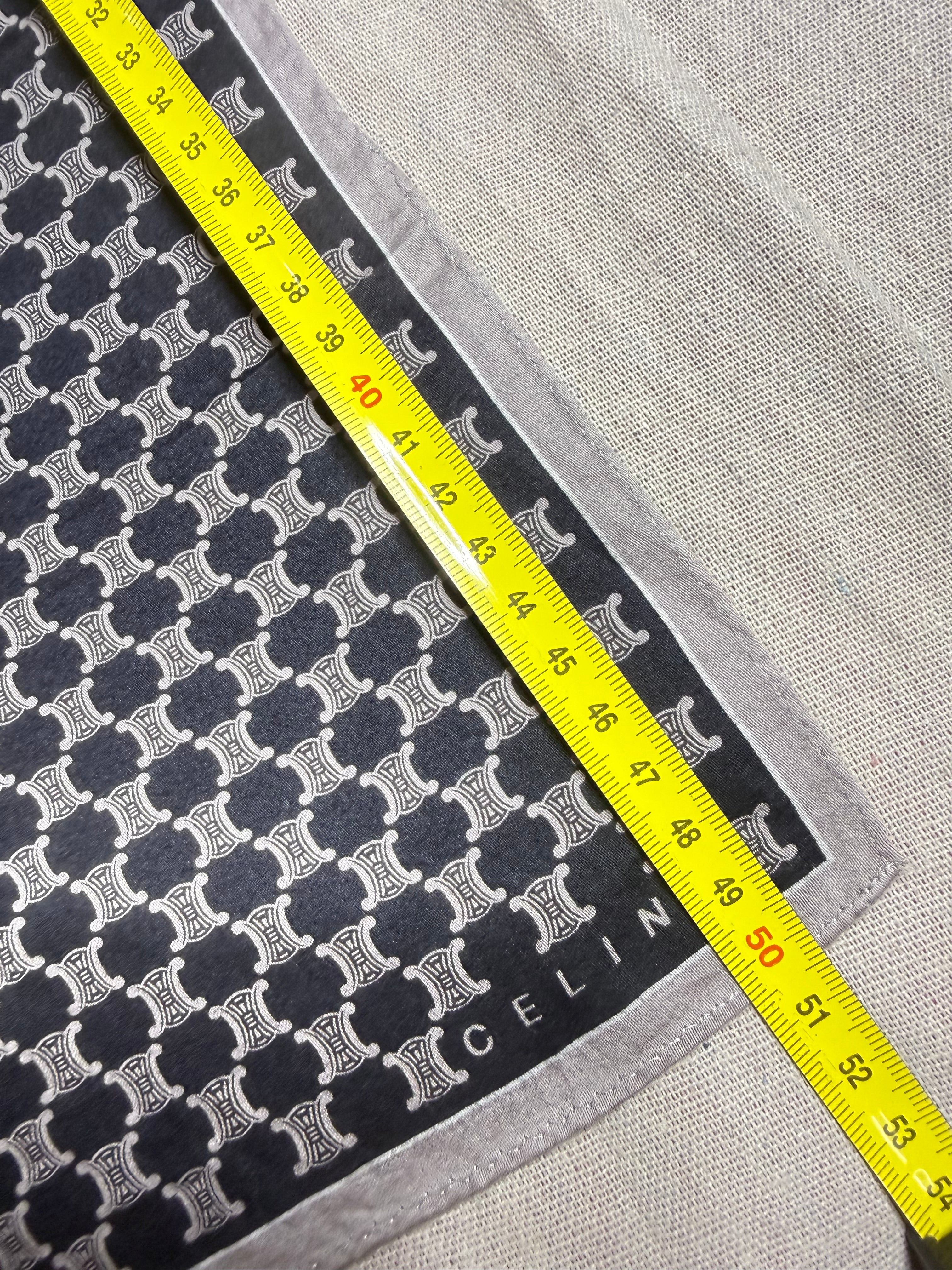 ✨ Foulard Carré Vintage CELINE Paris – Monogramme Triomphe Noir & Crème ✨