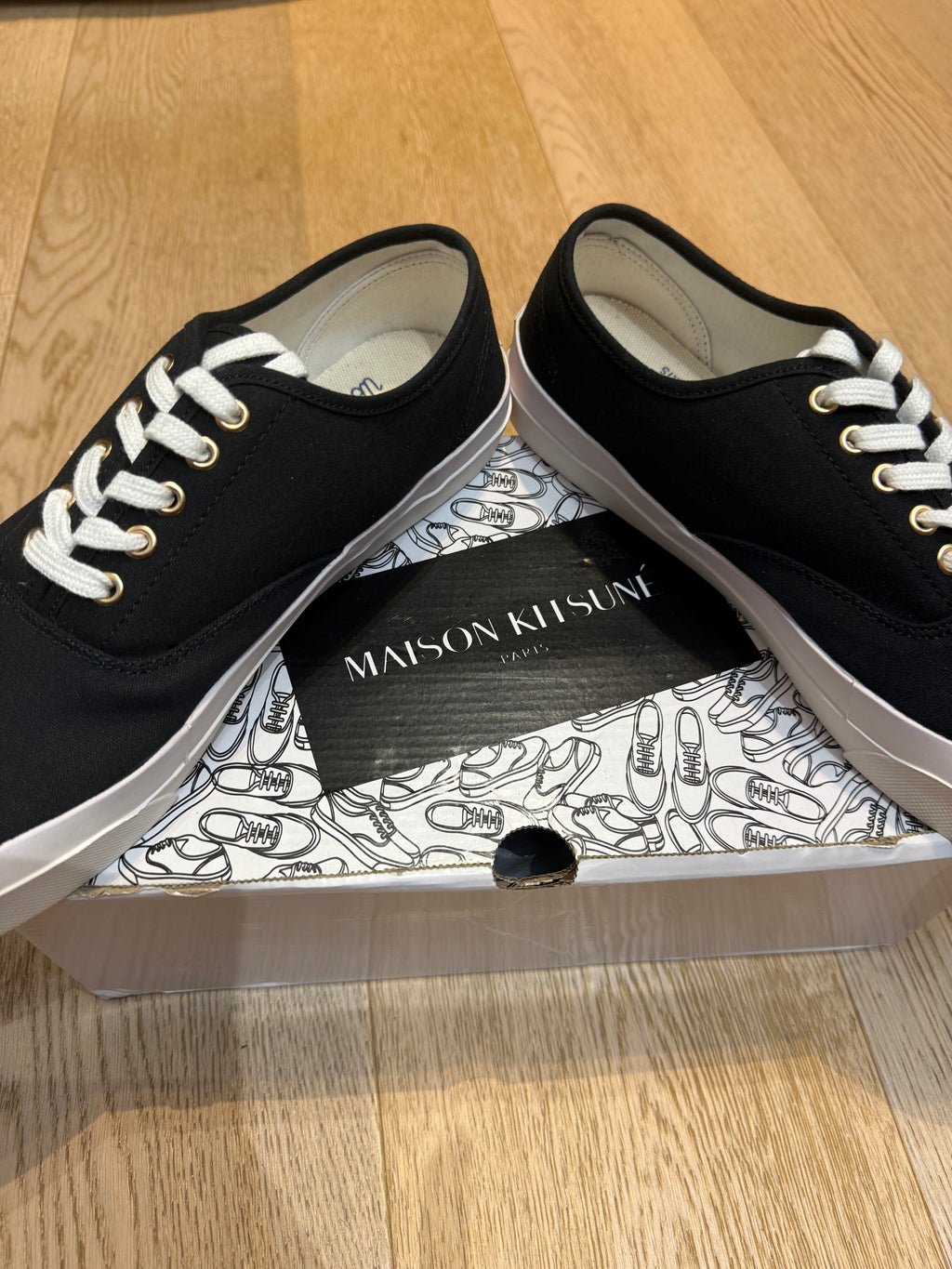 ✨ Neuves 190€ Maison Kitsuné tennis en toile T43 ✨