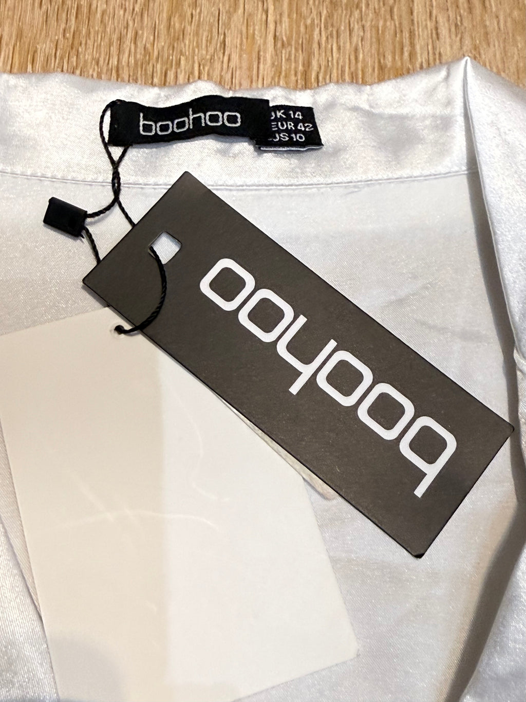 ✨ Neuf Boohoo haut de pyjama plumes et satin 38/40 ✨