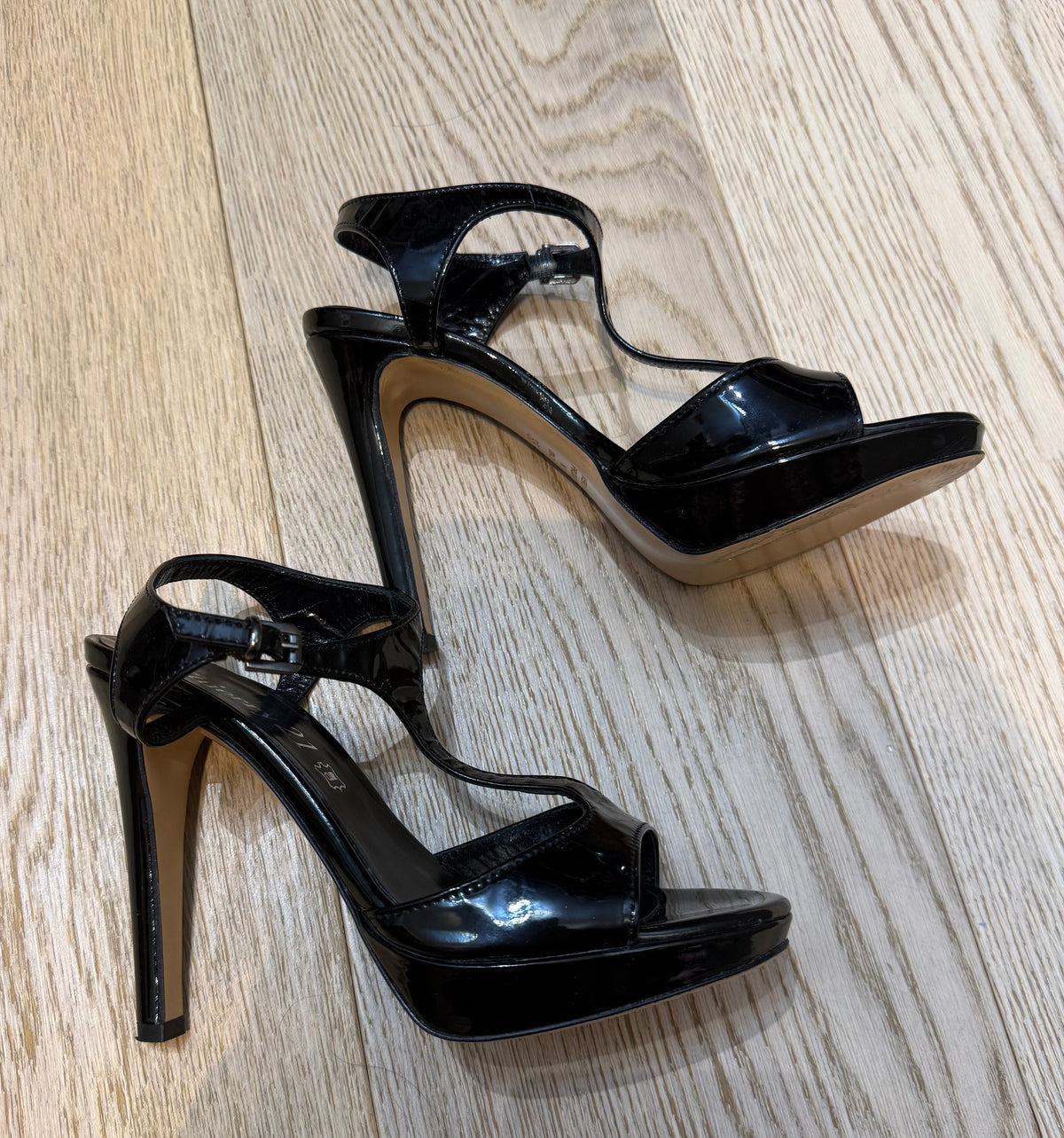 ✨ Thierry 21 - Sandales à bride en cuir vernis - T35 ✨
