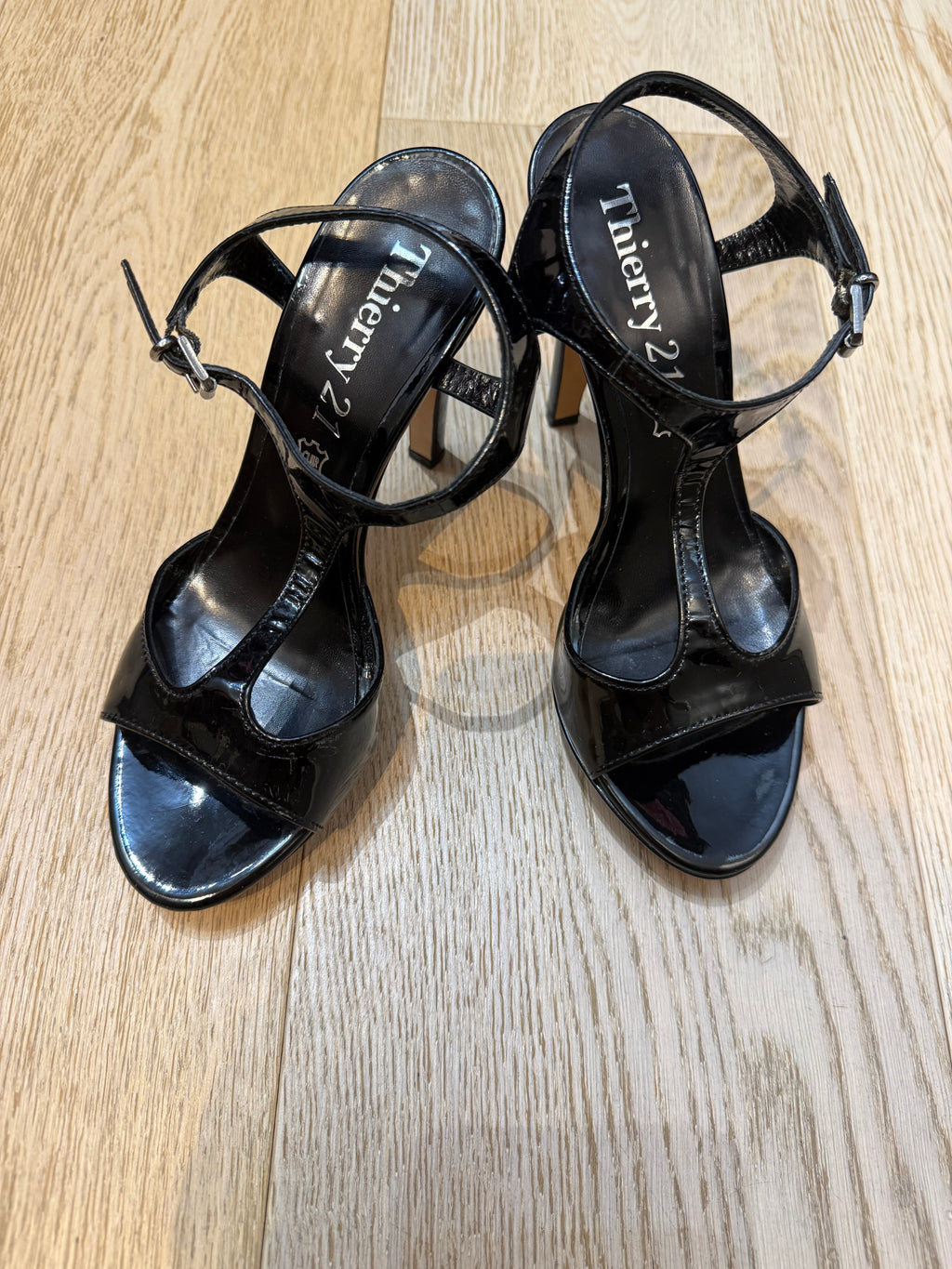 ✨ Thierry 21 - Sandales à bride en cuir vernis - T35 ✨