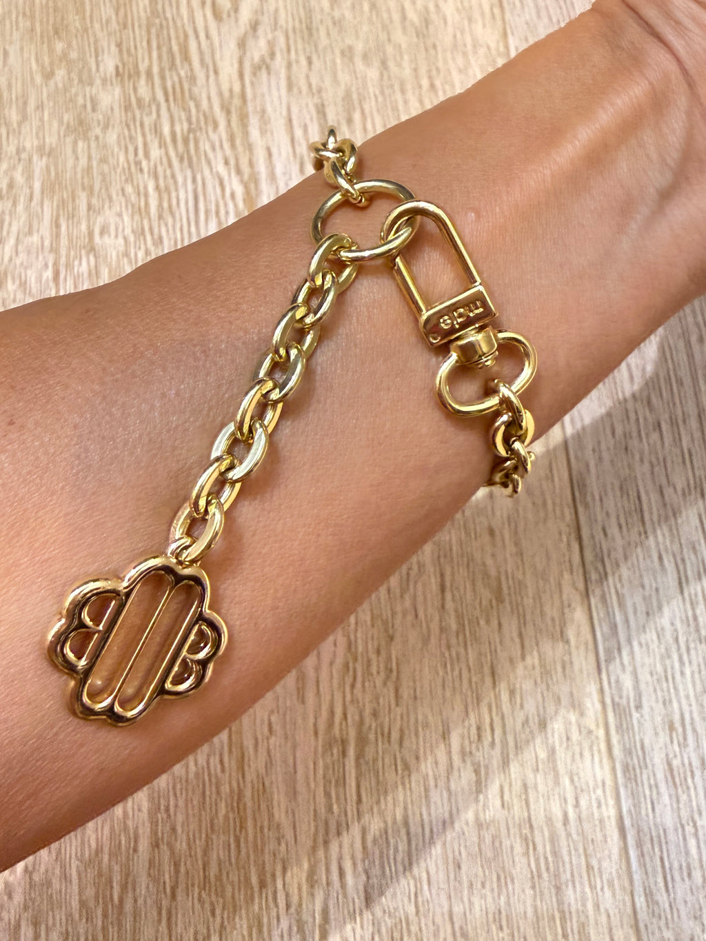 ✨ Neuf 95,00 € — Maje Paris — Bijou de sac & bracelet chaîne doré Trèfle ✨
