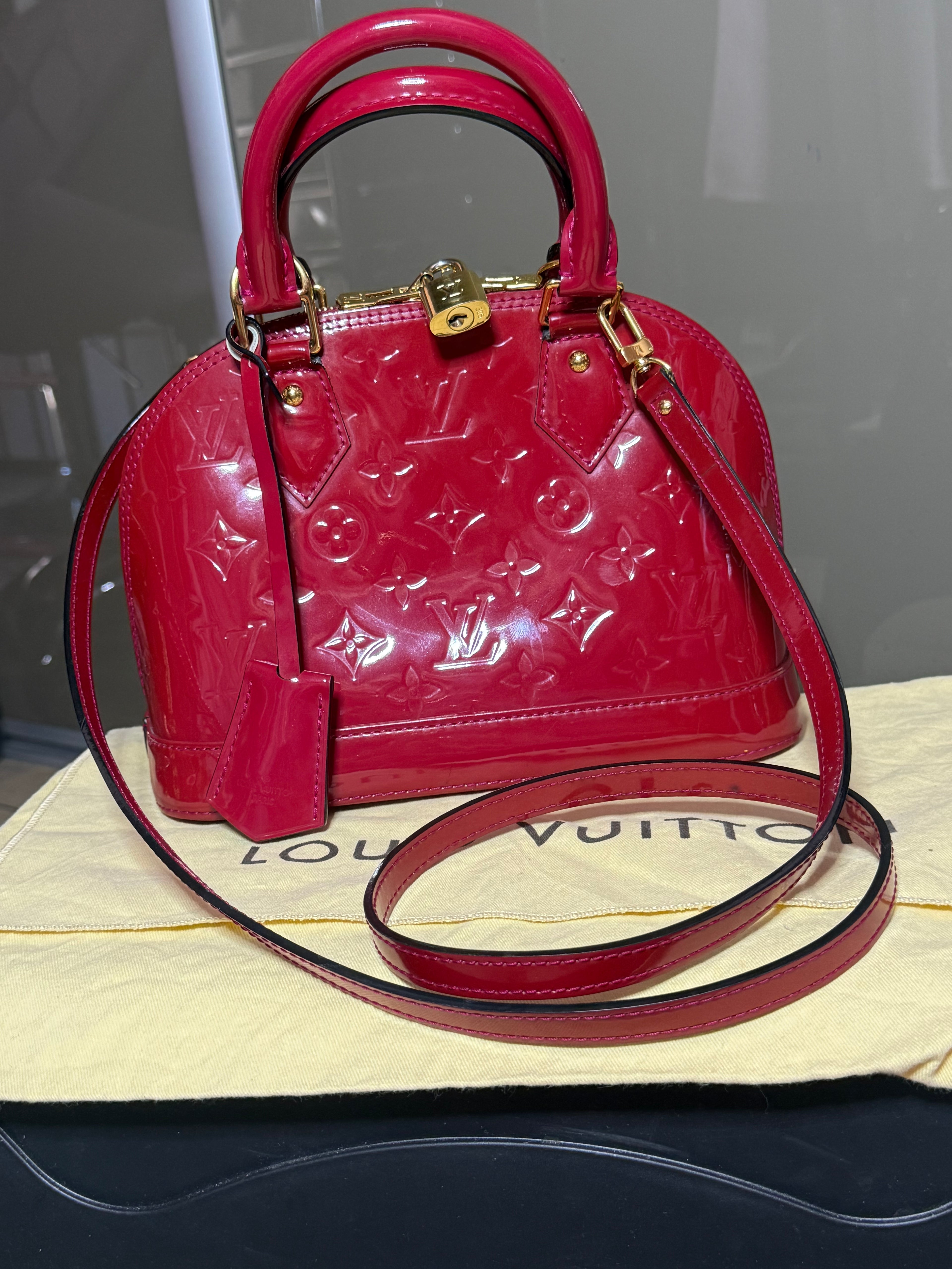 ✨ Sac Louis Vuitton Alma BB Monogram Vernis Rouge + Certificat ENTRUPY ✨