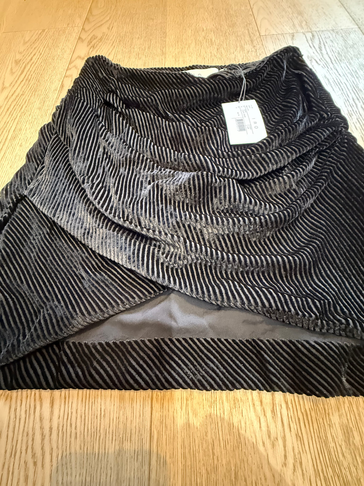 ✨ Neuve 365€ - IRO - jupe velours noir asymétrique - T40 L ✨
