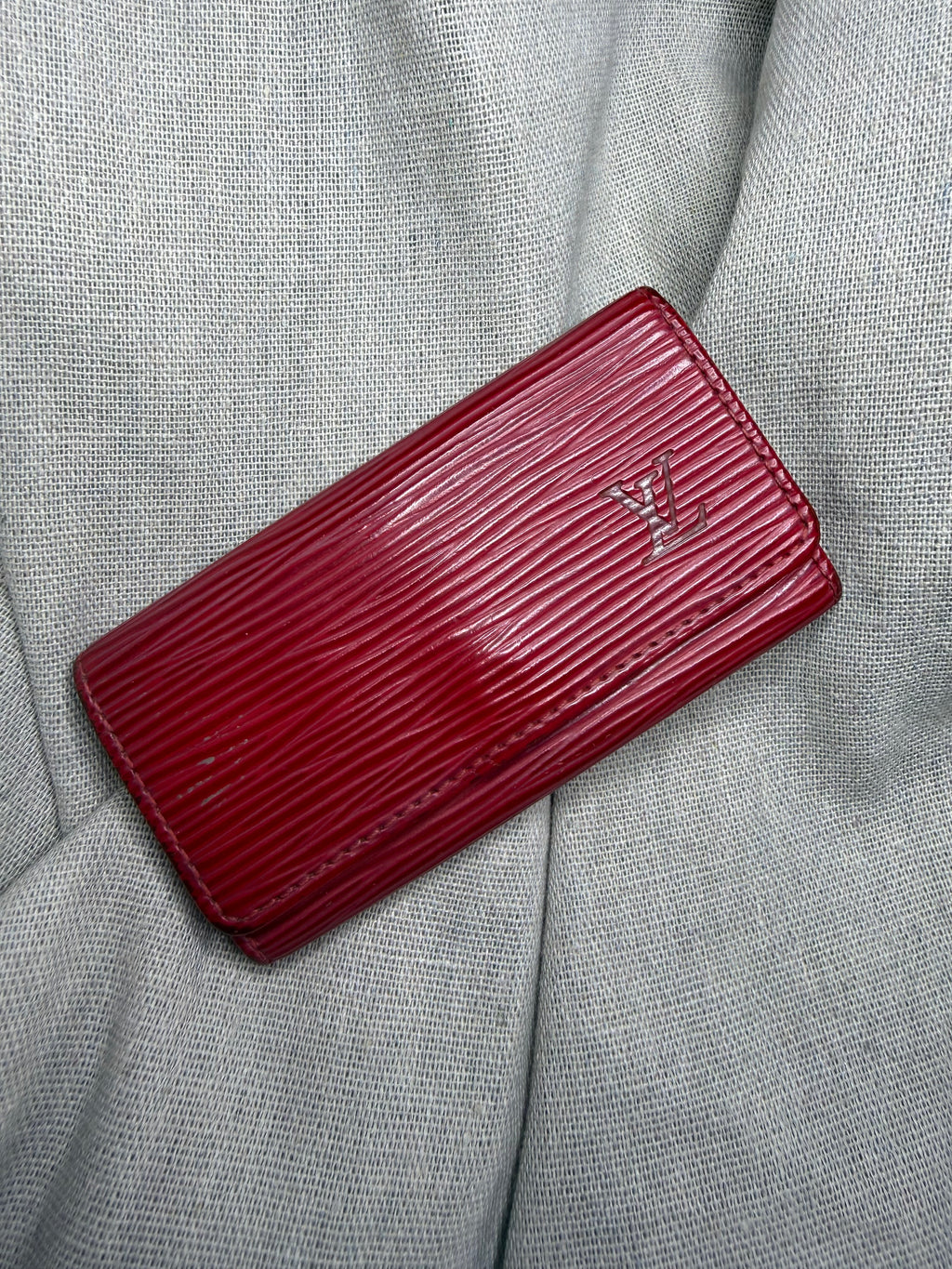 ✨ Louis Vuitton - Porte clés cuir épi rouge ✨