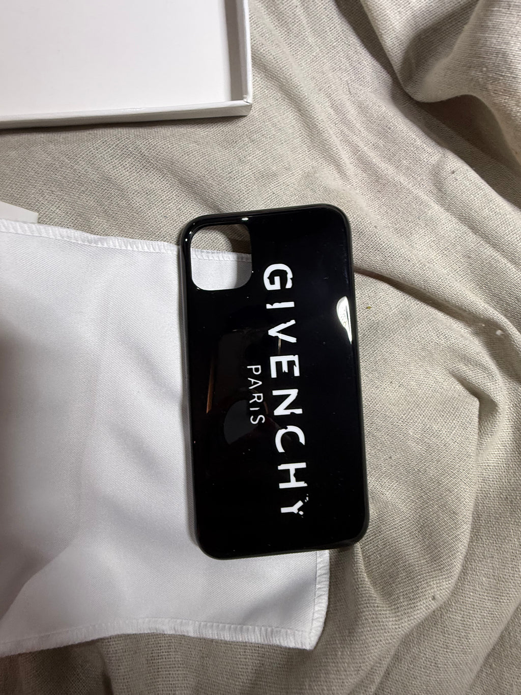 ✨ Coque Givenchy iPhone 11 ✨