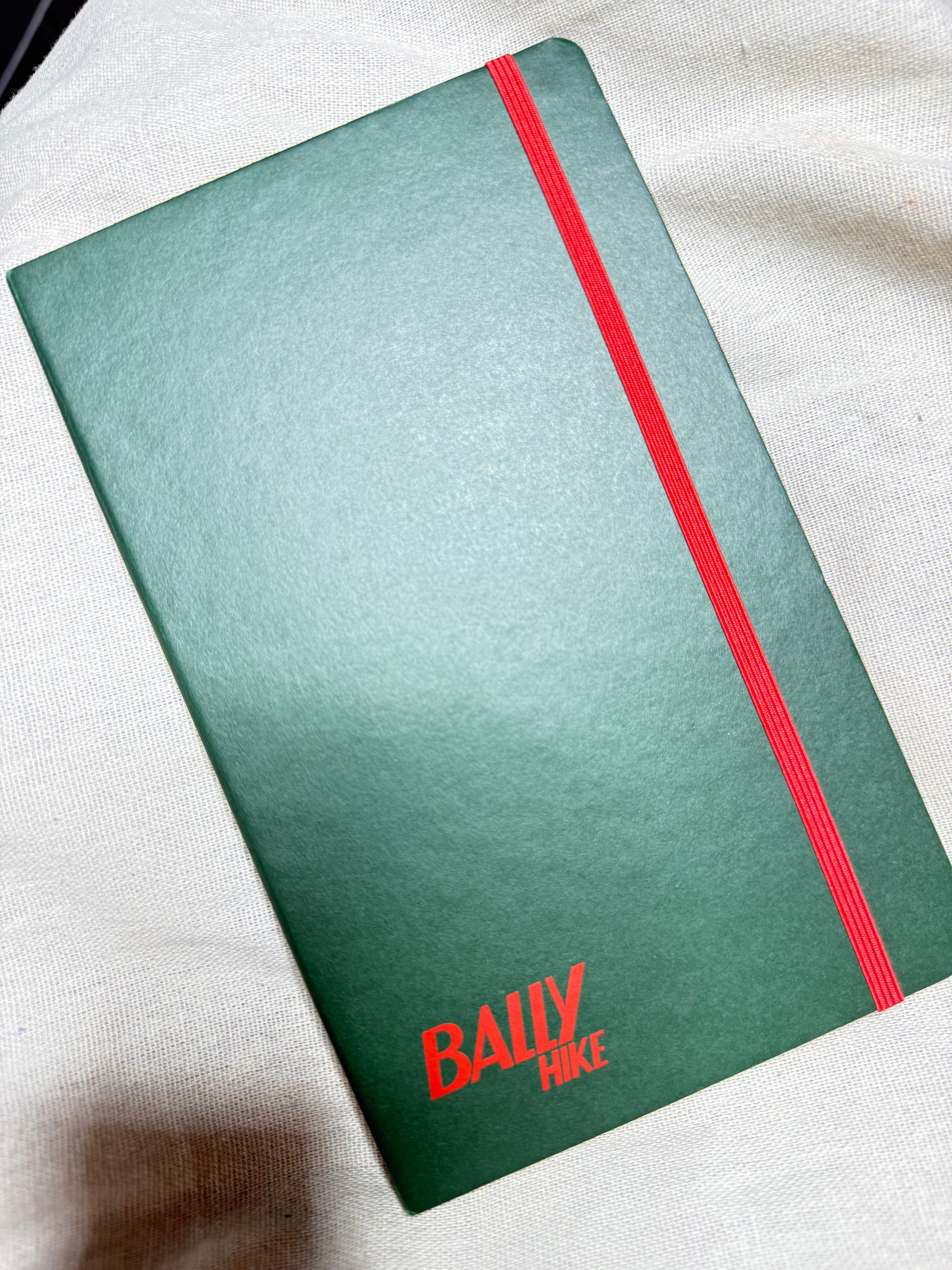 ✨ Neuf Notebook Bally avec housse ✨