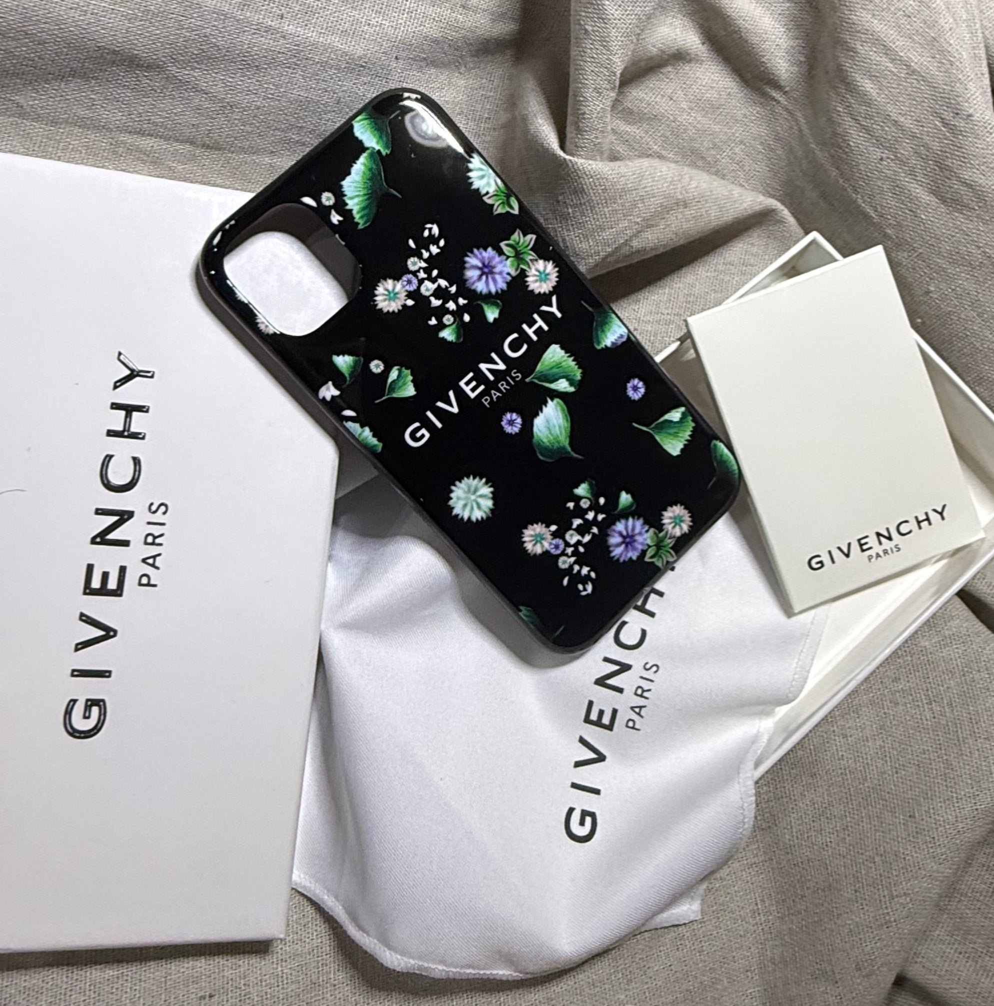 ✨ Neuve 230€ coque Givenchy florale iPhone 11 full set ✨