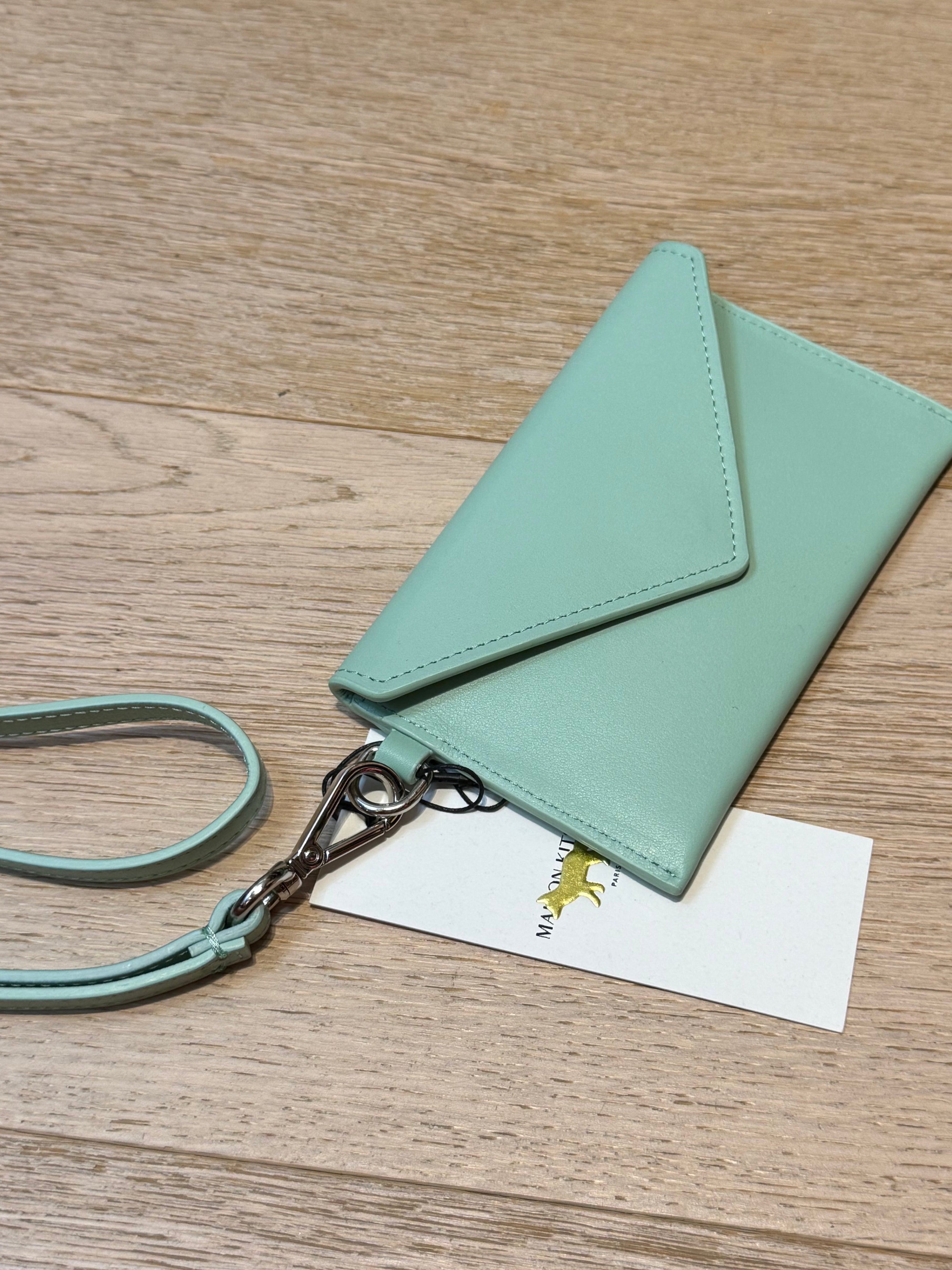 ✨Neuve 240€ Maison Kitsuné pochette cuir full set ✨
