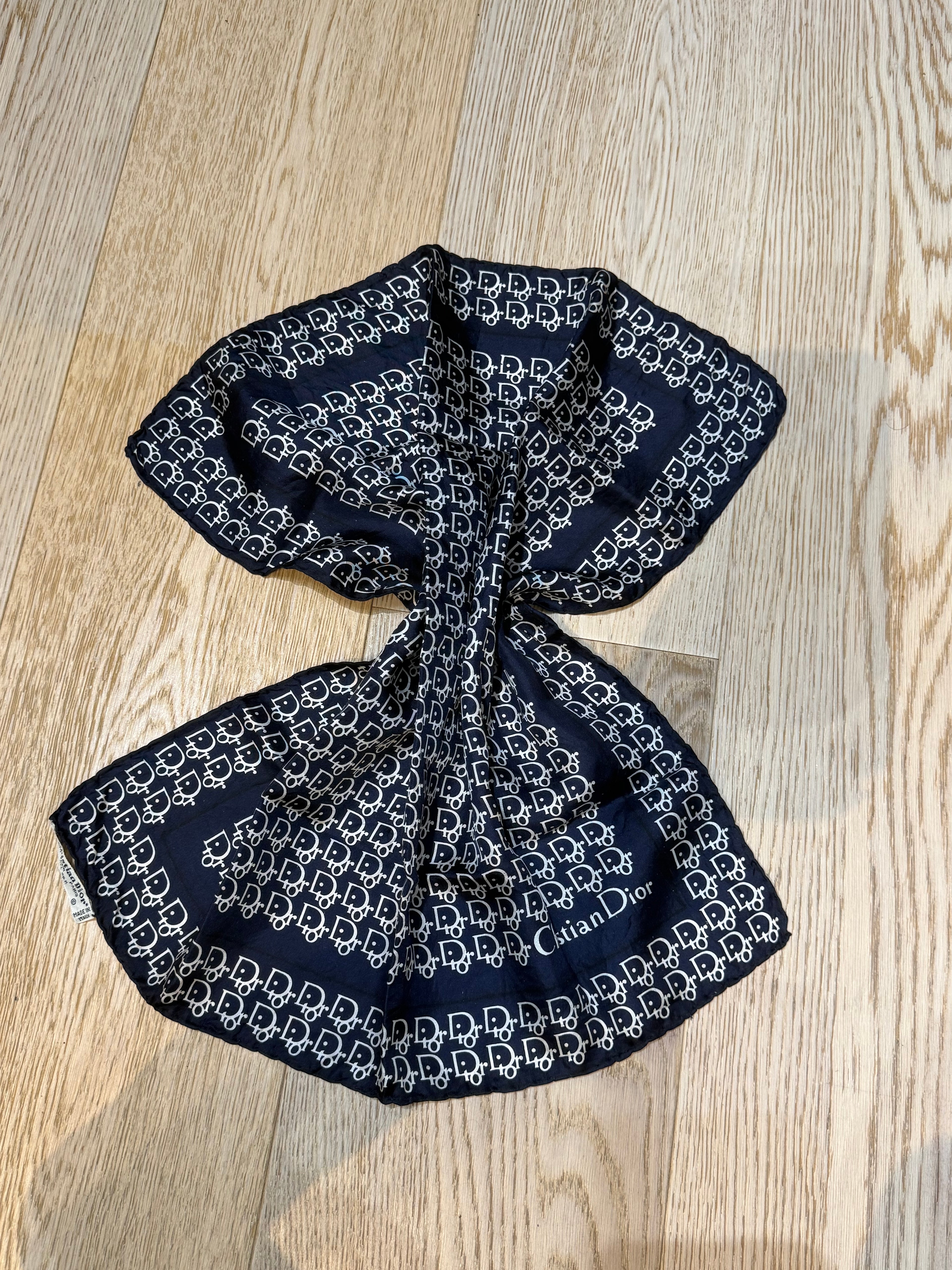 ✨ Carré de soie Christian Dior 45cm ✨