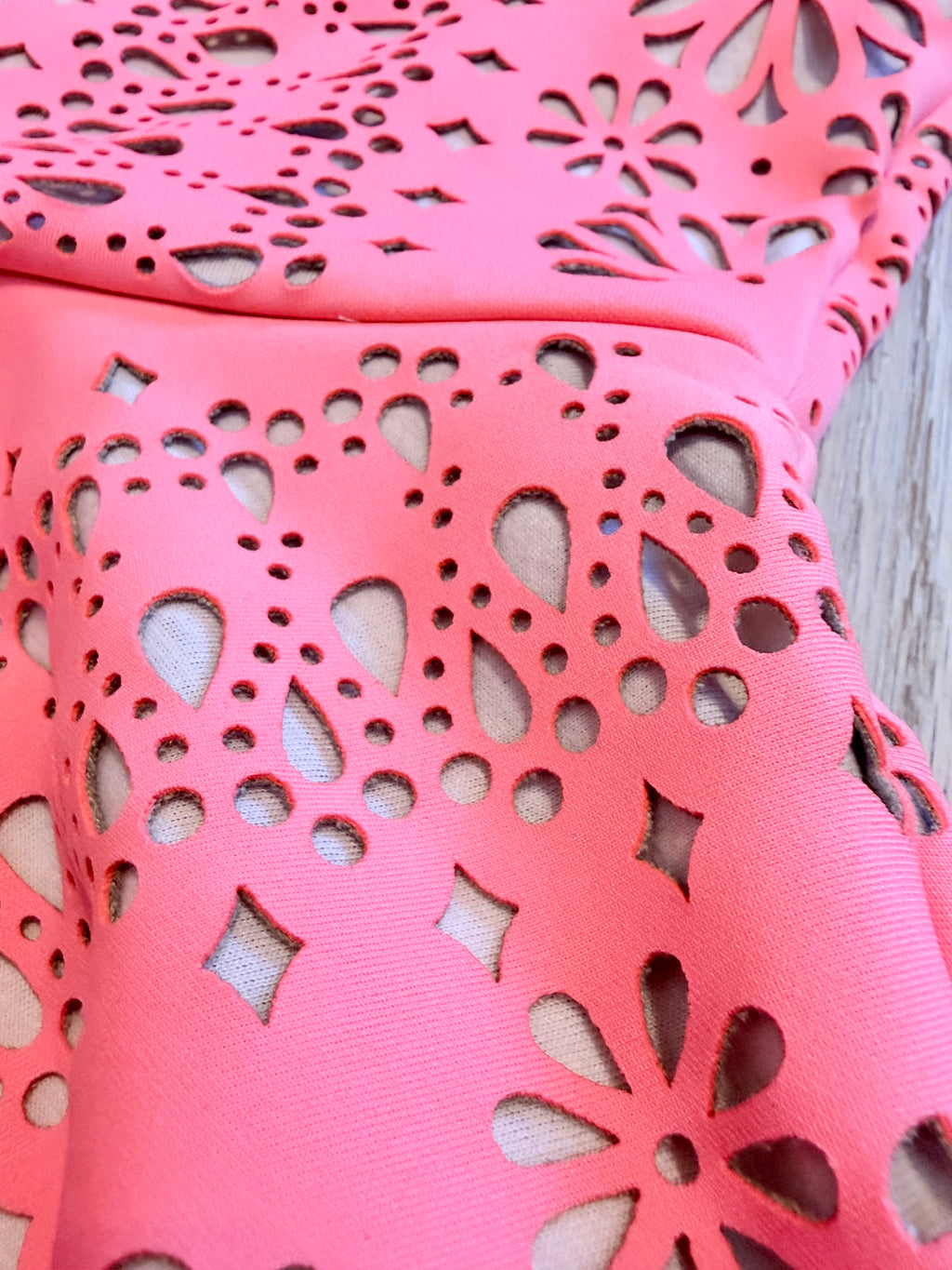 🌸 MANOUSH T36 – Top Peplum Corail Fluo Néoprène Découpé Laser