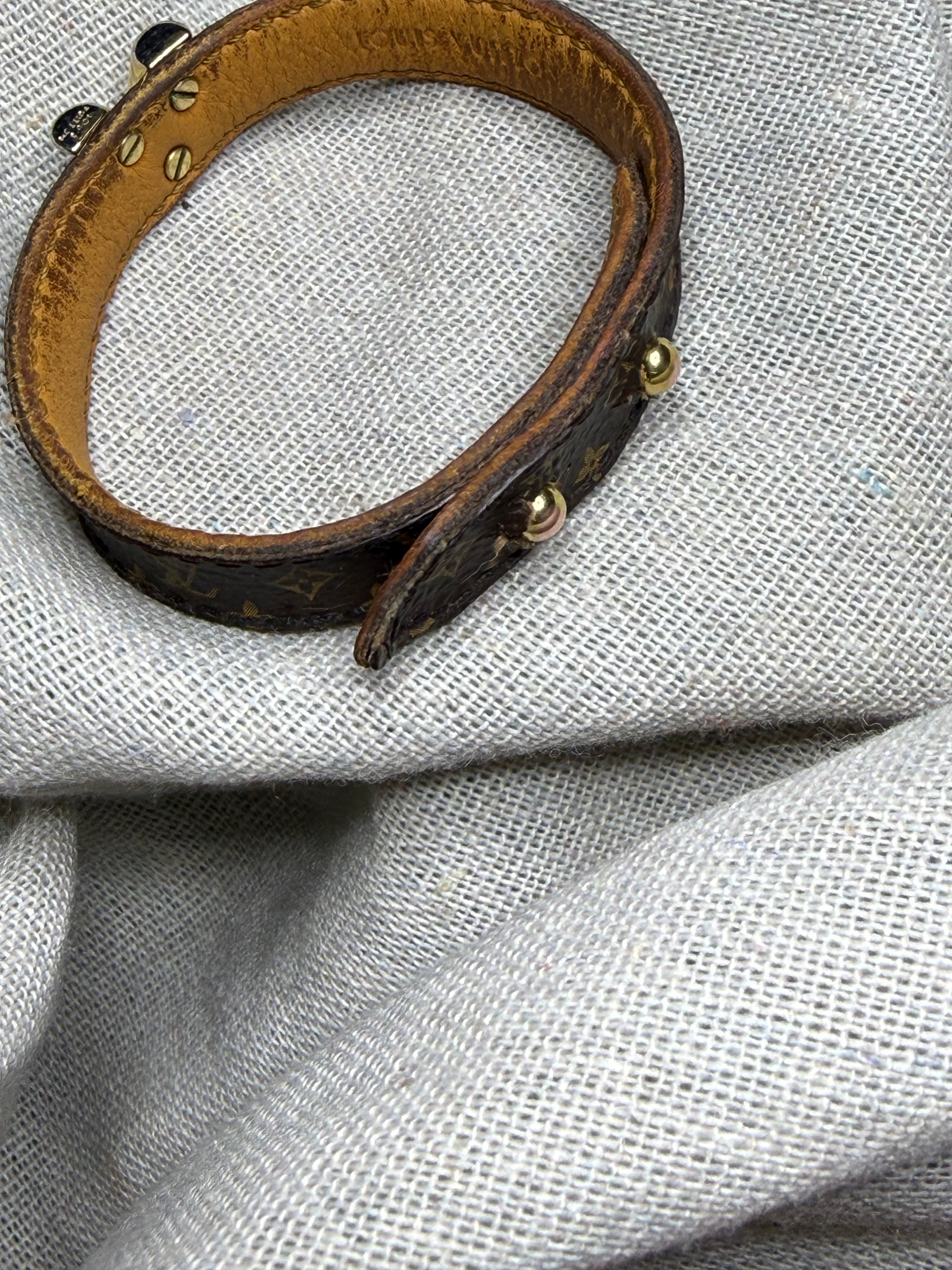✨ Iconique Bracelet Louis Vuitton « Essential V » — Full Set ✨