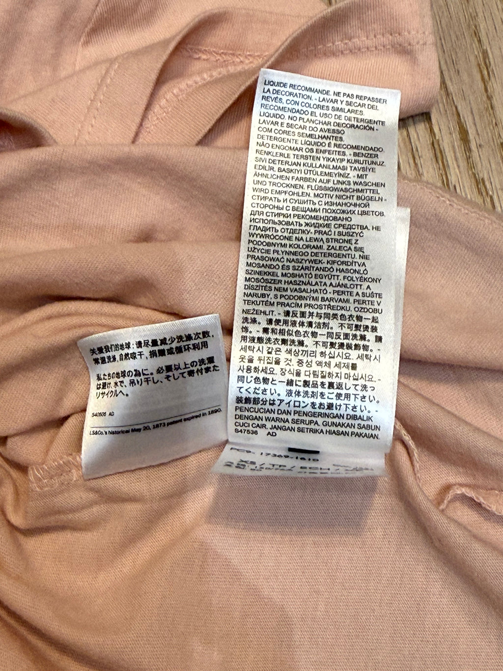 ✨ Levi’s t-shirt rose XS ok S ✨