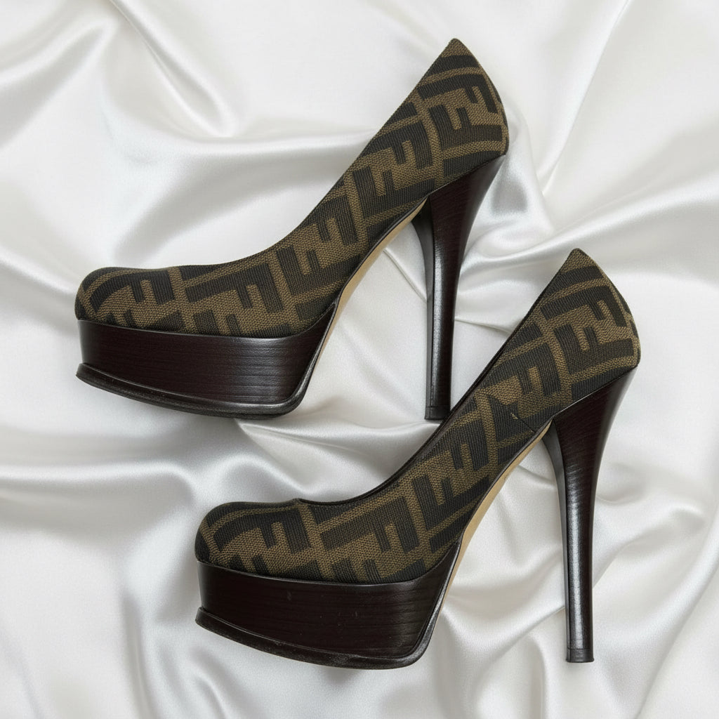 ✨ Fendi Escarpins logomania T.37-37,5 ✨