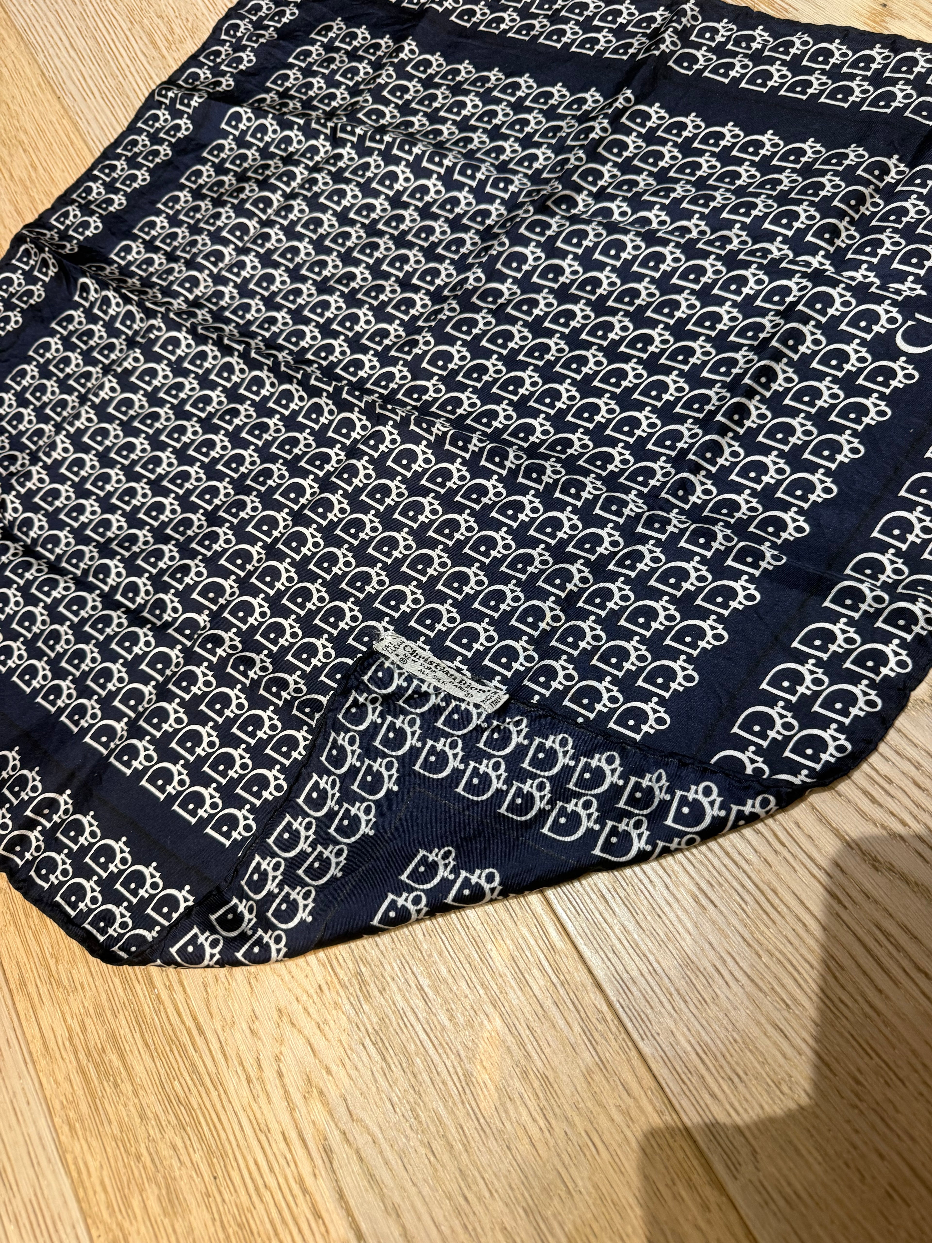 ✨ Carré de soie Christian Dior 45cm ✨