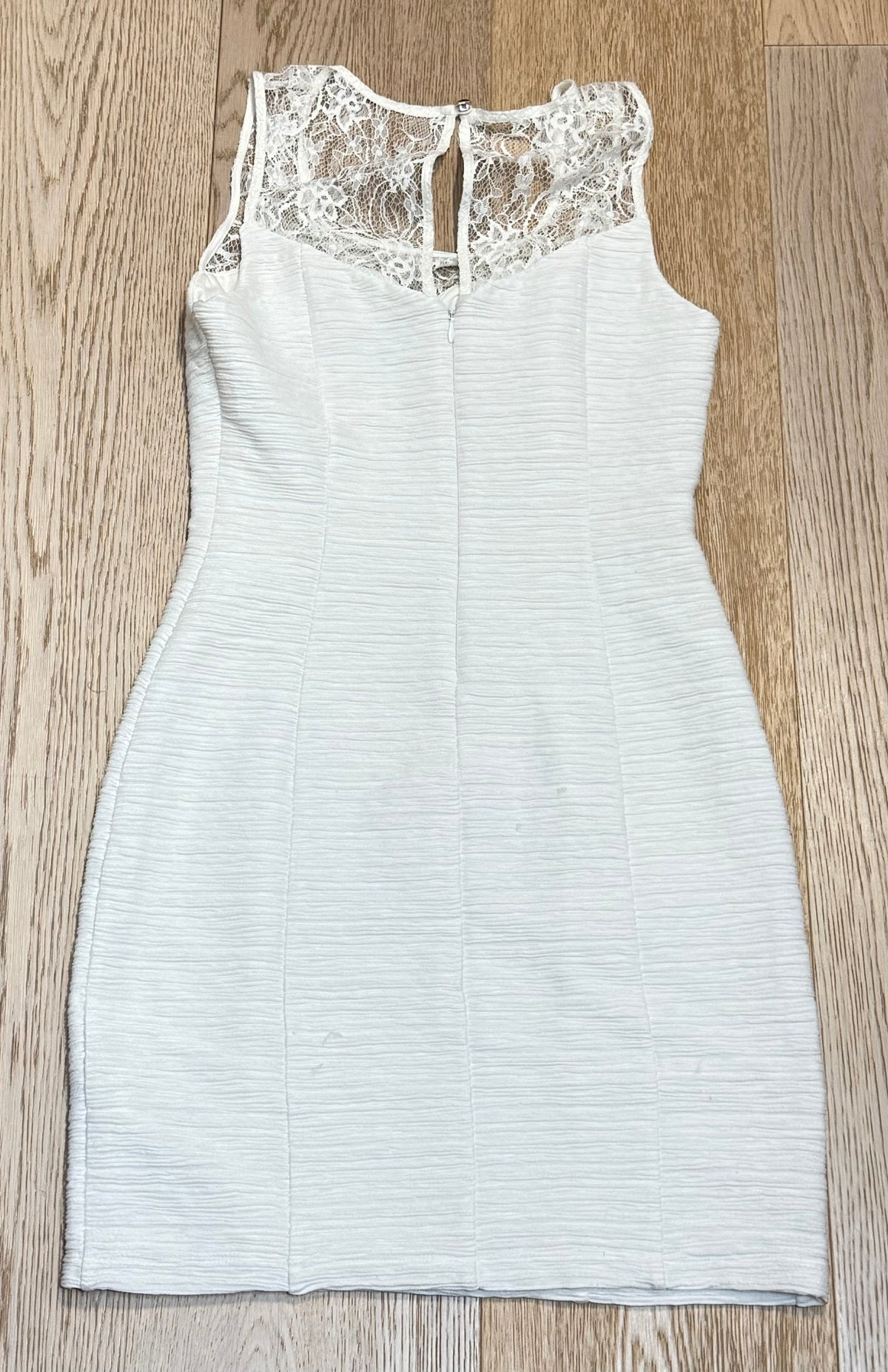✨ Guess - Robe fourreau blanche - T36 S ✨