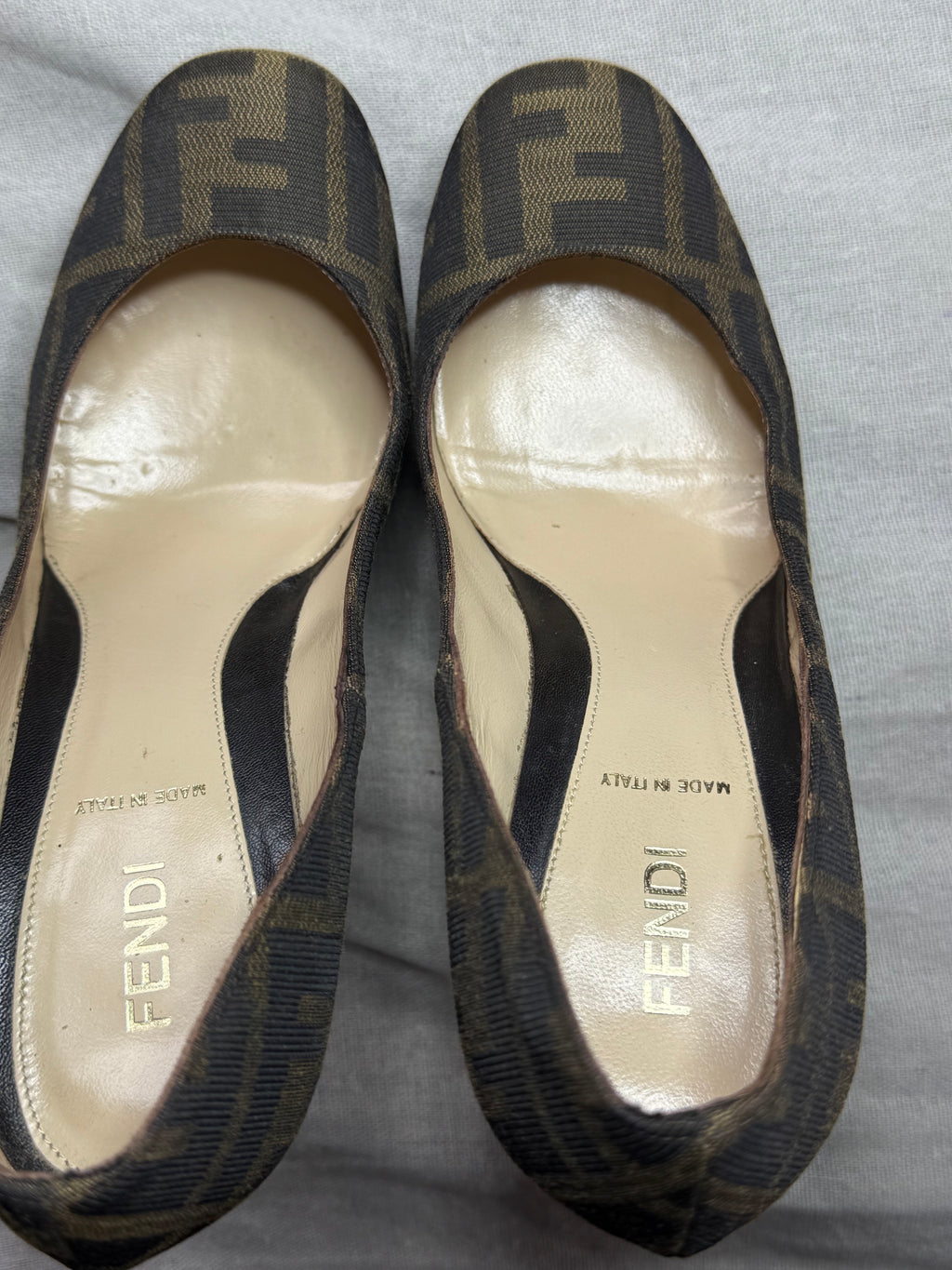 ✨ Fendi Escarpins logomania T.37-37,5 ✨
