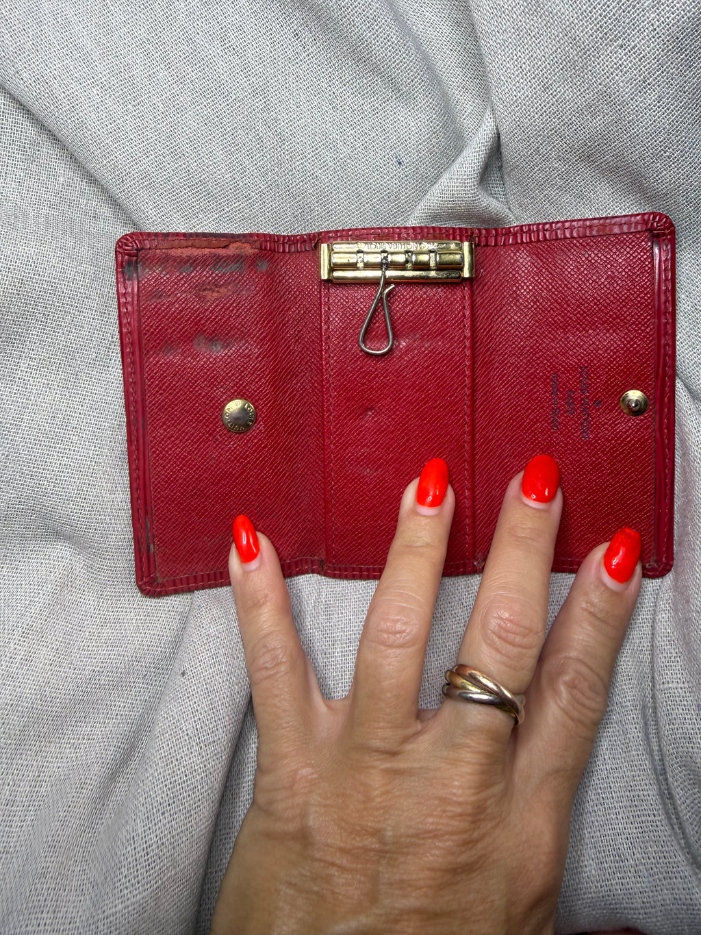 ✨ Louis Vuitton - Porte clés cuir épi rouge ✨