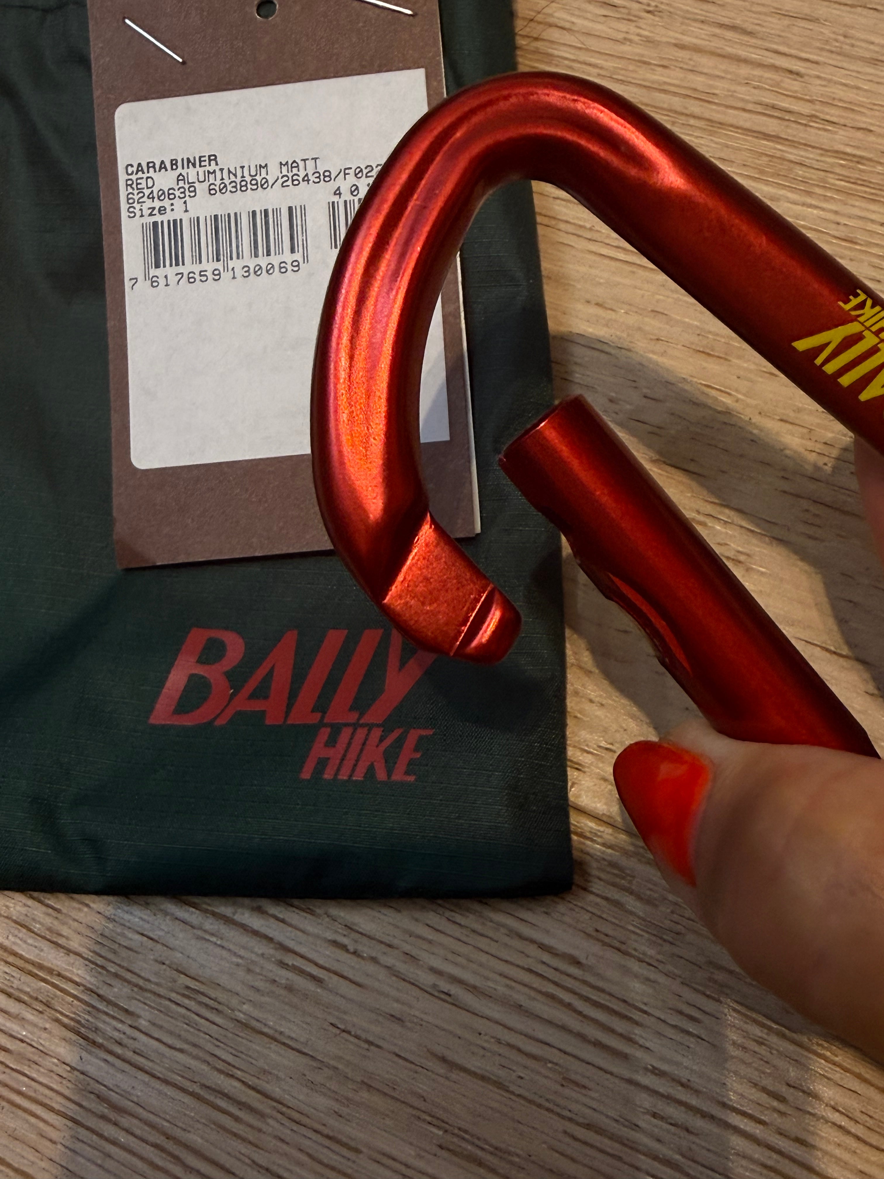 ✨ Neuf 180€ Bally mousqueton porte clés rouge full set ✨