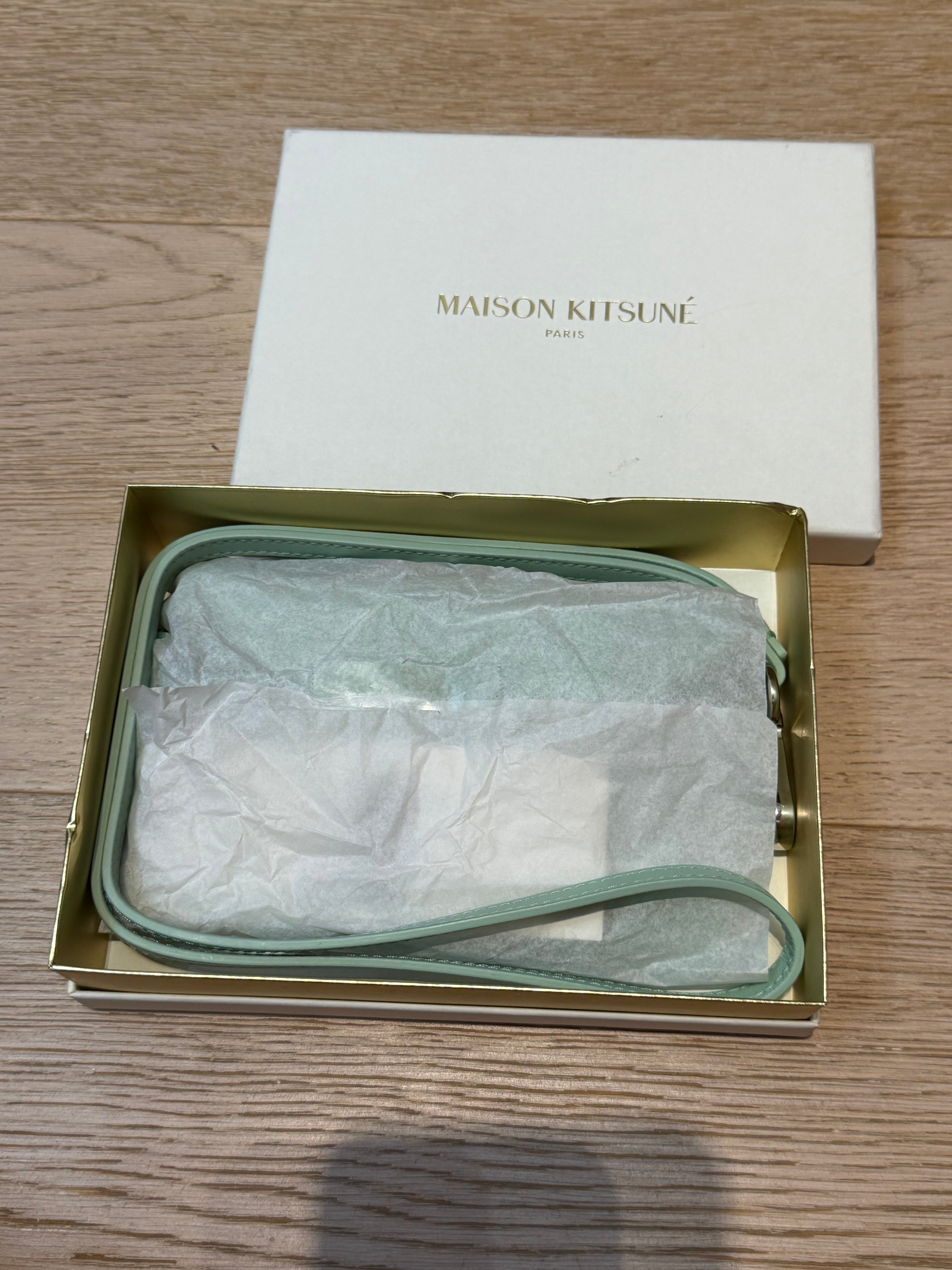 ✨Neuve 240€ Maison Kitsuné pochette cuir full set ✨