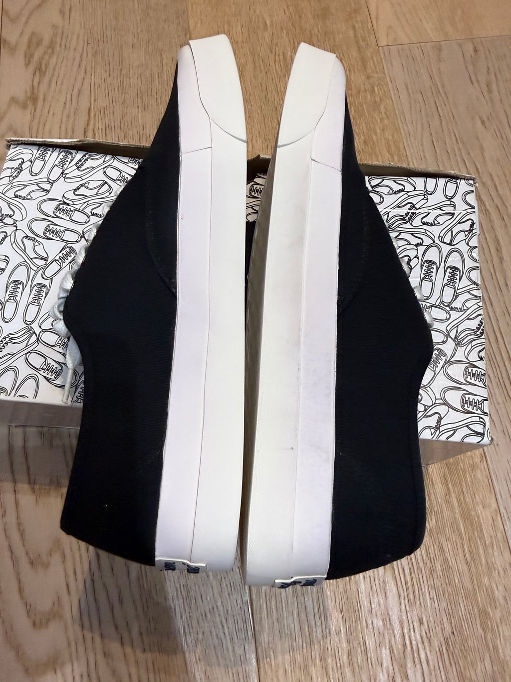 ✨ Neuves 190€ Maison Kitsuné tennis en toile T43 ✨