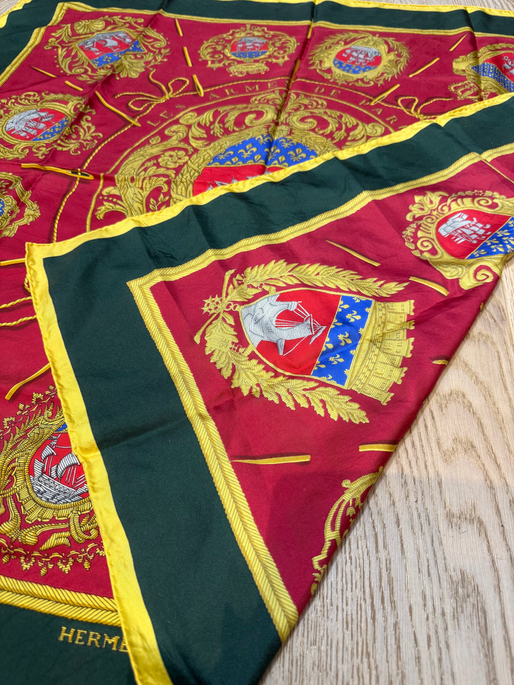 ✨ Carré de soie Hermès « Les Armes de Paris » 90cm ✨